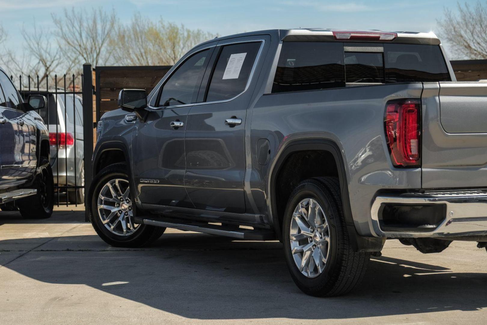 2020 GRAY GMC Sierra 1500 SLT Crew Cab Short Box 2WD (3GTP8DEDXLG) with an 5.3L V8 OHV 16V engine, 6-Speed Automatic transmission, located at 2401 E Main St., Grand Prairie, TX, 75050, (972) 262-4440, 32.748981, -96.969643 - Photo#12