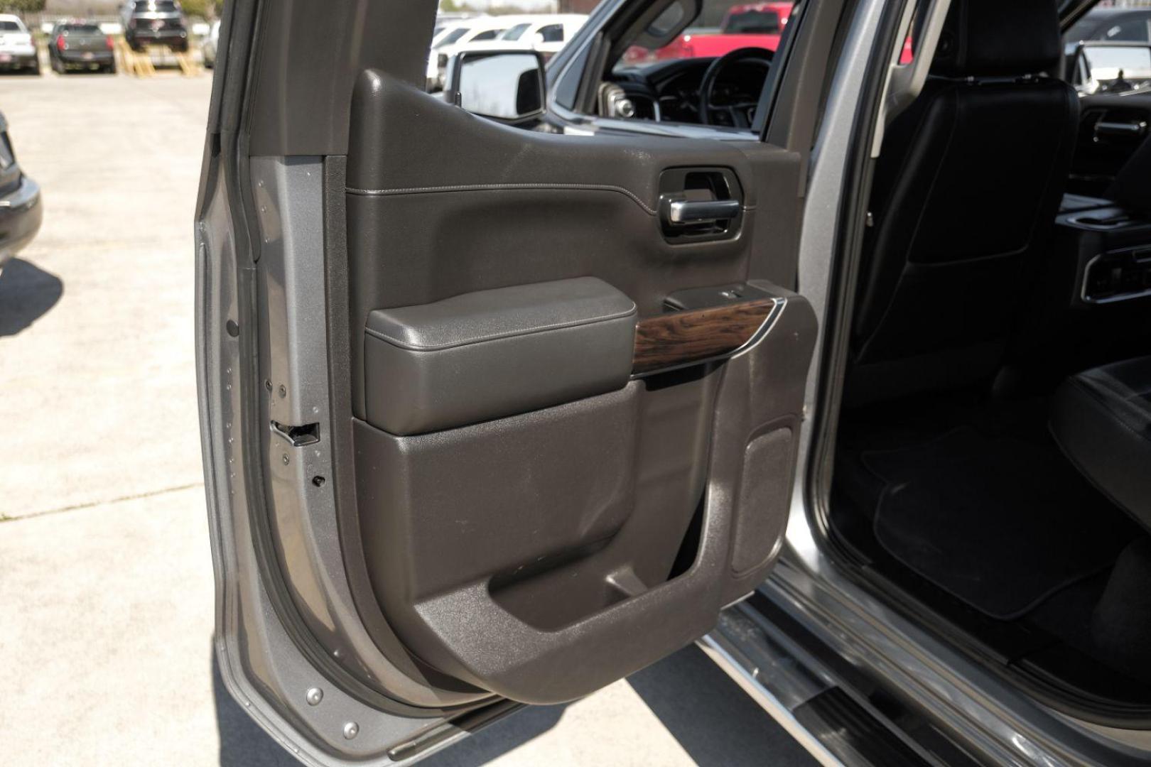 2020 GRAY GMC Sierra 1500 SLT Crew Cab Short Box 2WD (3GTP8DEDXLG) with an 5.3L V8 OHV 16V engine, 6-Speed Automatic transmission, located at 2401 E Main St., Grand Prairie, TX, 75050, (972) 262-4440, 32.748981, -96.969643 - Photo#44