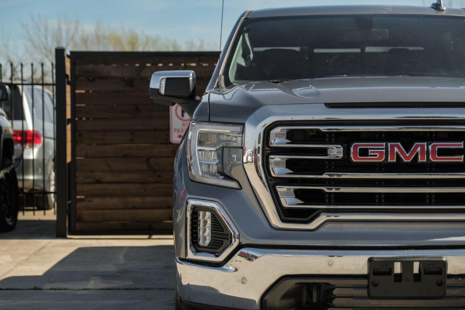 2020 GRAY GMC Sierra 1500 SLT Crew Cab Short Box 2WD (3GTP8DEDXLG) with an 5.3L V8 OHV 16V engine, 6-Speed Automatic transmission, located at 2401 E Main St., Grand Prairie, TX, 75050, (972) 262-4440, 32.748981, -96.969643 - Photo#46