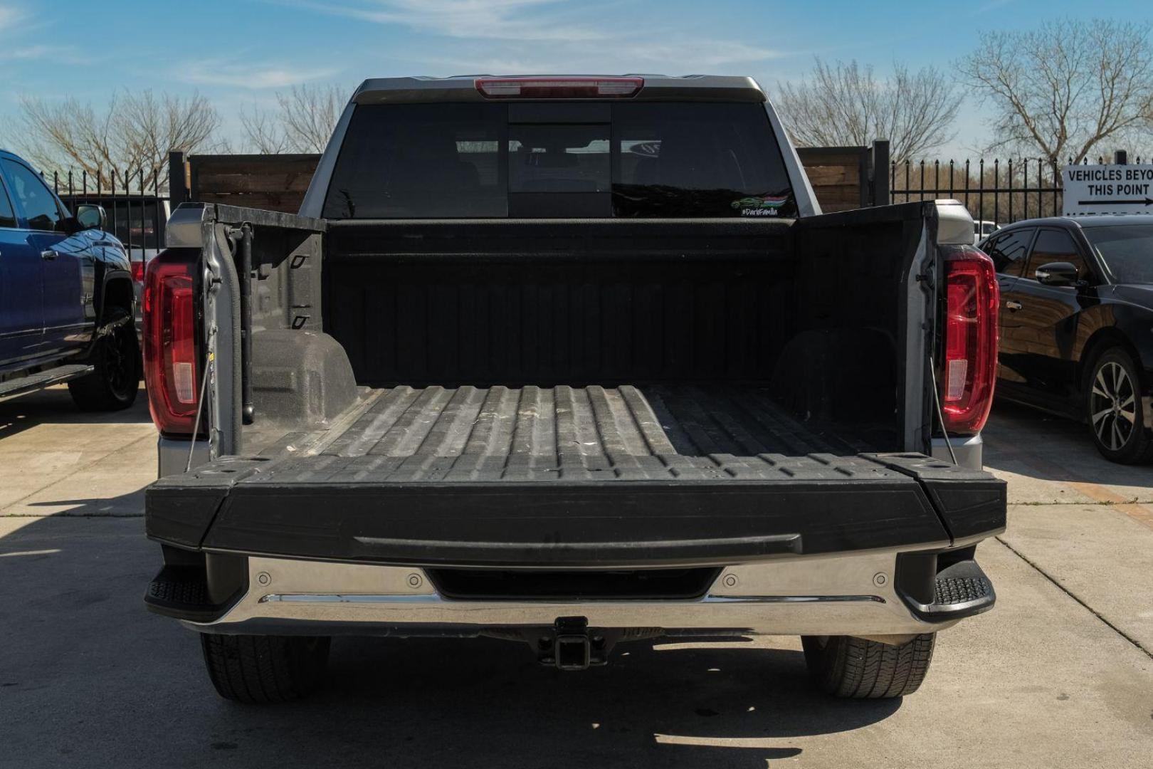 2020 GRAY GMC Sierra 1500 SLT Crew Cab Short Box 2WD (3GTP8DEDXLG) with an 5.3L V8 OHV 16V engine, 6-Speed Automatic transmission, located at 2401 E Main St., Grand Prairie, TX, 75050, (972) 262-4440, 32.748981, -96.969643 - Photo#51