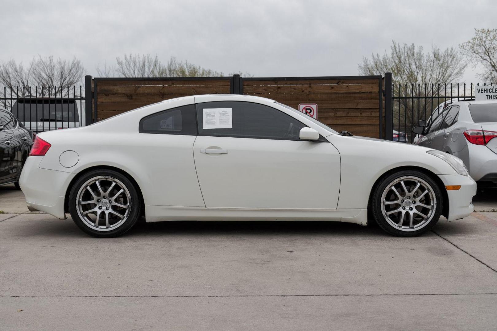 2005 WHITE Infiniti G35 Coupe (JNKCV54E55M) with an 3.5L V6 DOHC 24V engine, 5-Speed Automatic transmission, located at 2401 E Main St., Grand Prairie, TX, 75050, (972) 262-4440, 32.748981, -96.969643 - Photo#9