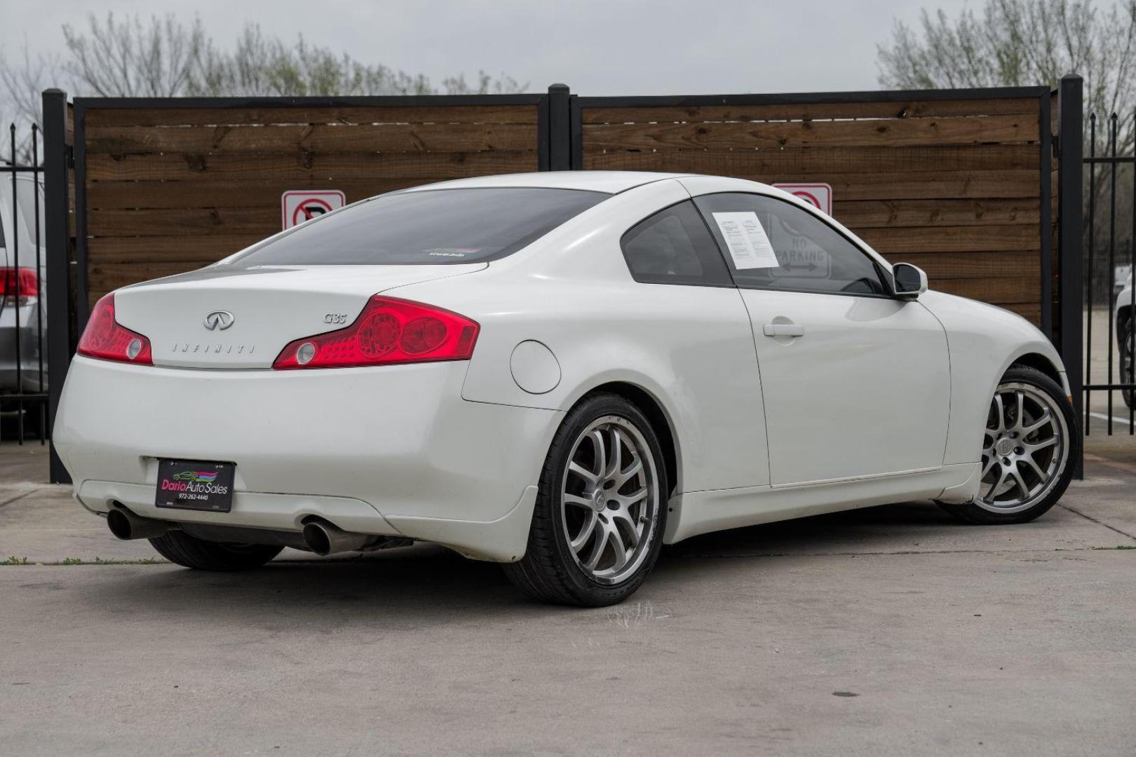 2005 WHITE Infiniti G35 Coupe (JNKCV54E55M) with an 3.5L V6 DOHC 24V engine, 5-Speed Automatic transmission, located at 2401 E Main St., Grand Prairie, TX, 75050, (972) 262-4440, 32.748981, -96.969643 - Photo#10