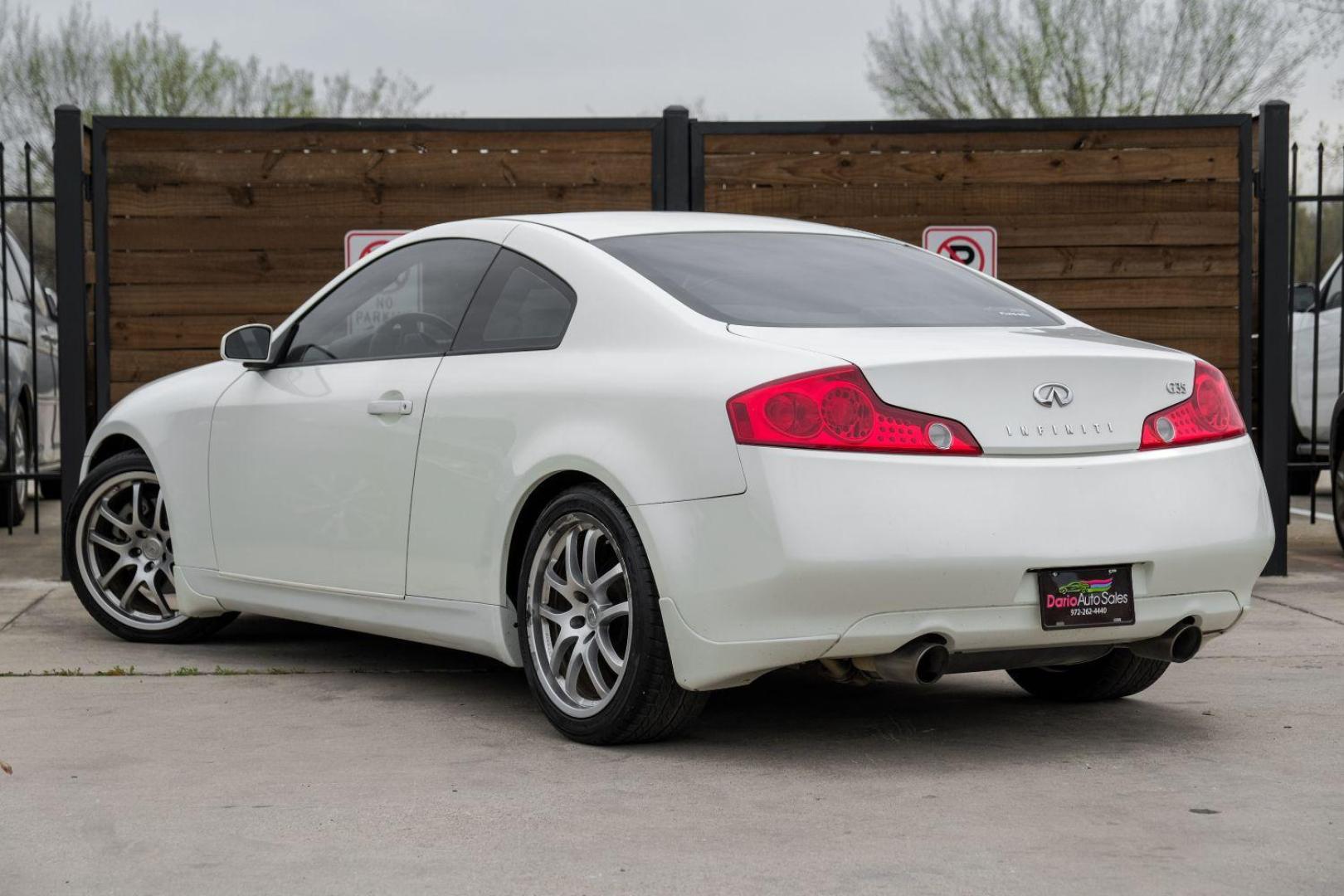 2005 WHITE Infiniti G35 Coupe (JNKCV54E55M) with an 3.5L V6 DOHC 24V engine, 5-Speed Automatic transmission, located at 2401 E Main St., Grand Prairie, TX, 75050, (972) 262-4440, 32.748981, -96.969643 - Photo#12