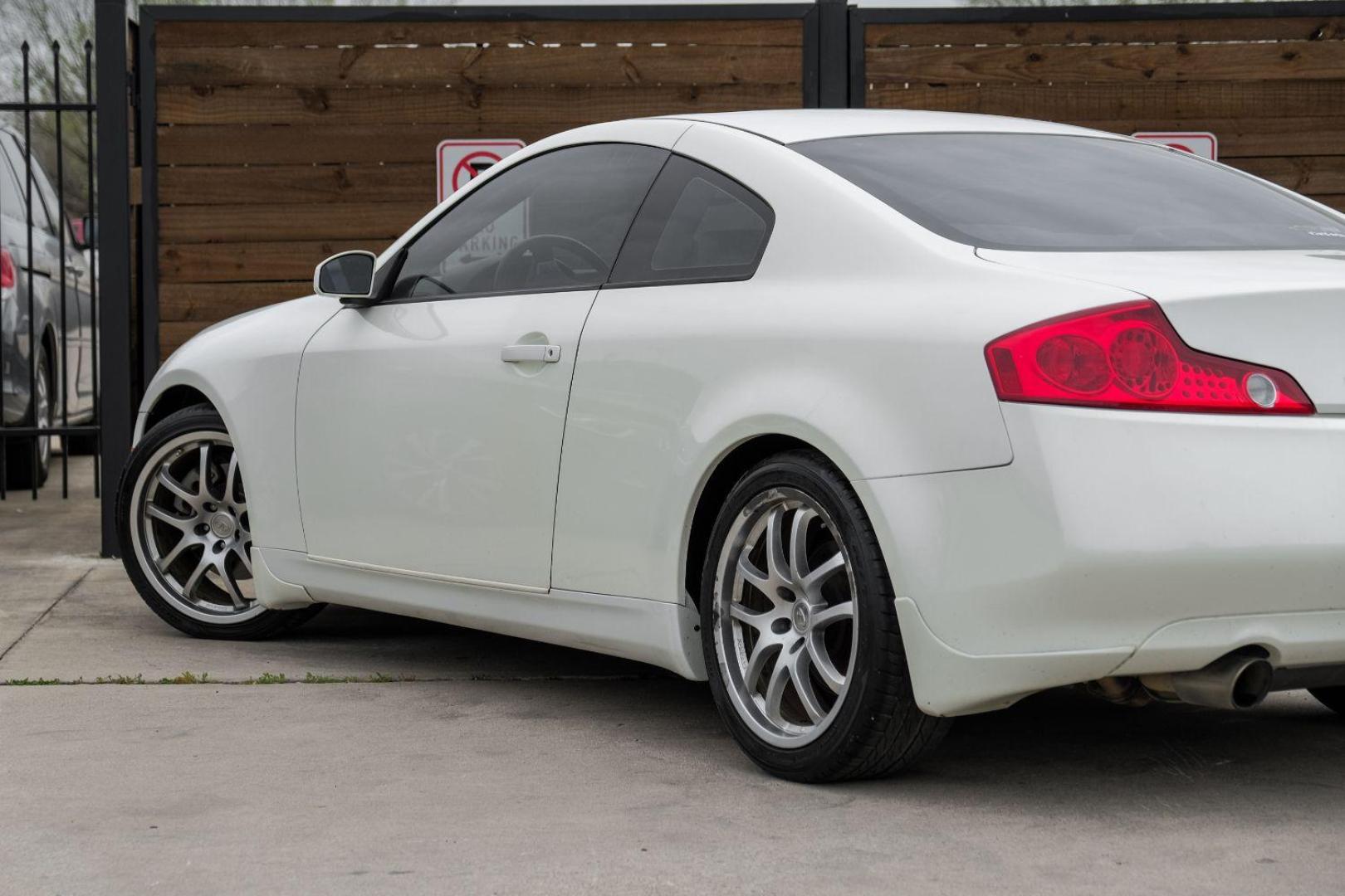 2005 WHITE Infiniti G35 Coupe (JNKCV54E55M) with an 3.5L V6 DOHC 24V engine, 5-Speed Automatic transmission, located at 2401 E Main St., Grand Prairie, TX, 75050, (972) 262-4440, 32.748981, -96.969643 - Photo#13