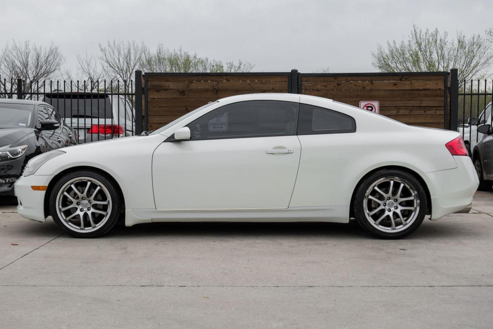 2005 WHITE Infiniti G35 Coupe (JNKCV54E55M) with an 3.5L V6 DOHC 24V engine, 5-Speed Automatic transmission, located at 2401 E Main St., Grand Prairie, TX, 75050, (972) 262-4440, 32.748981, -96.969643 - Photo#15