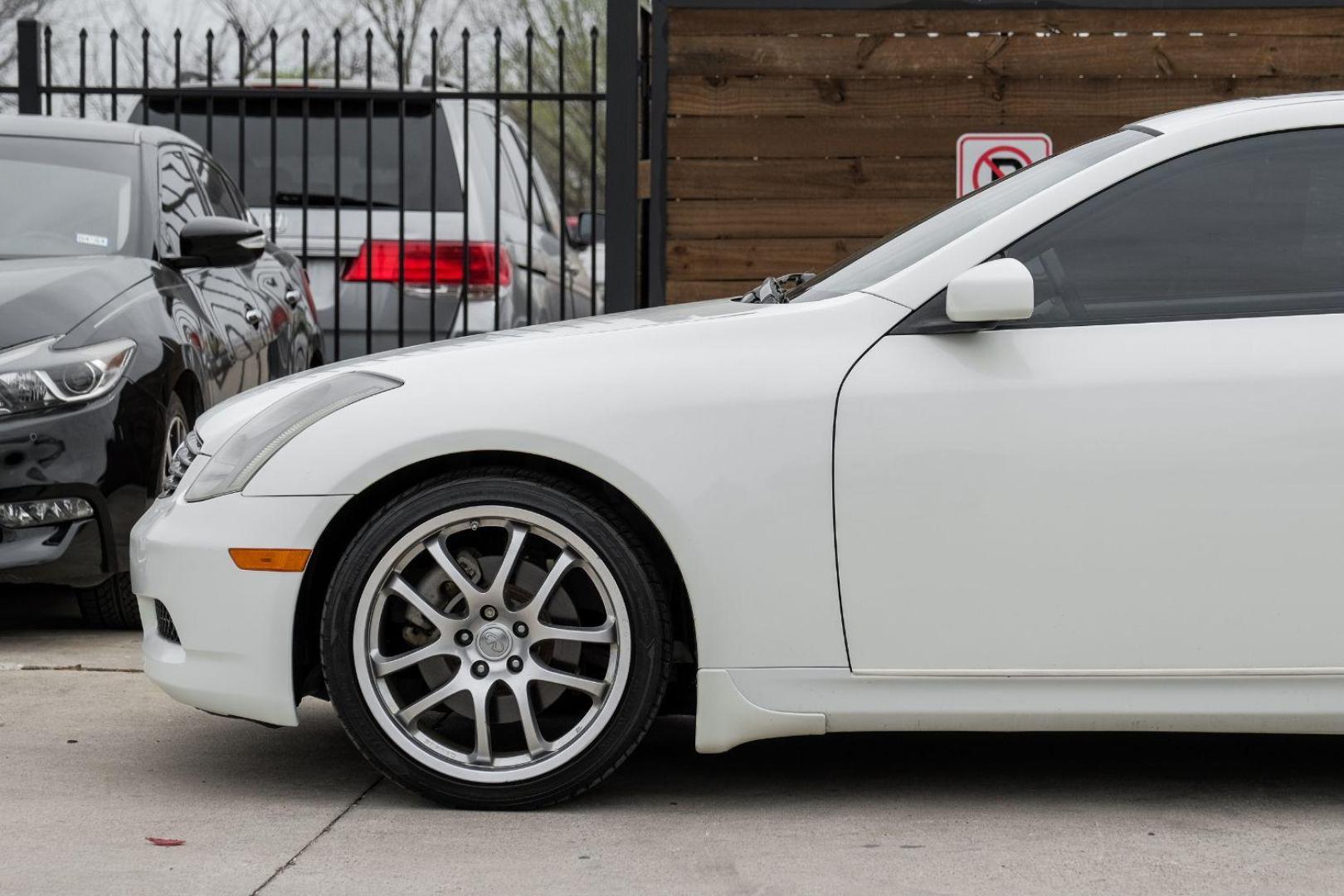 2005 WHITE Infiniti G35 Coupe (JNKCV54E55M) with an 3.5L V6 DOHC 24V engine, 5-Speed Automatic transmission, located at 2401 E Main St., Grand Prairie, TX, 75050, (972) 262-4440, 32.748981, -96.969643 - Photo#16