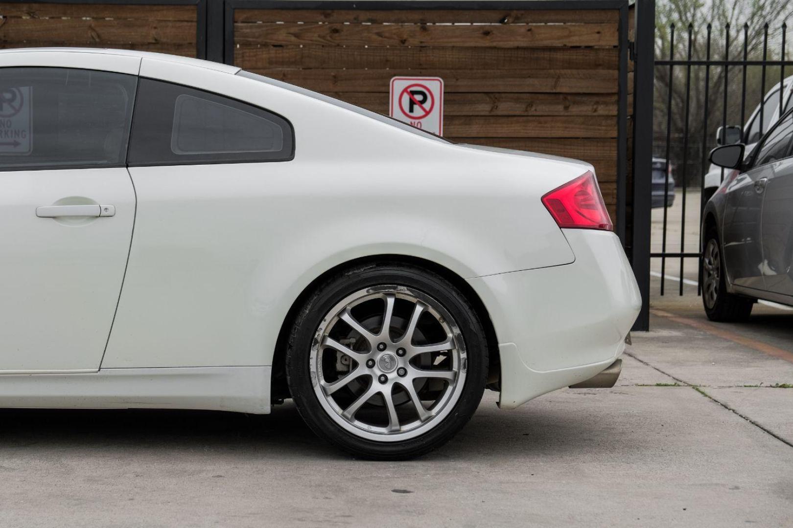 2005 WHITE Infiniti G35 Coupe (JNKCV54E55M) with an 3.5L V6 DOHC 24V engine, 5-Speed Automatic transmission, located at 2401 E Main St., Grand Prairie, TX, 75050, (972) 262-4440, 32.748981, -96.969643 - Photo#17