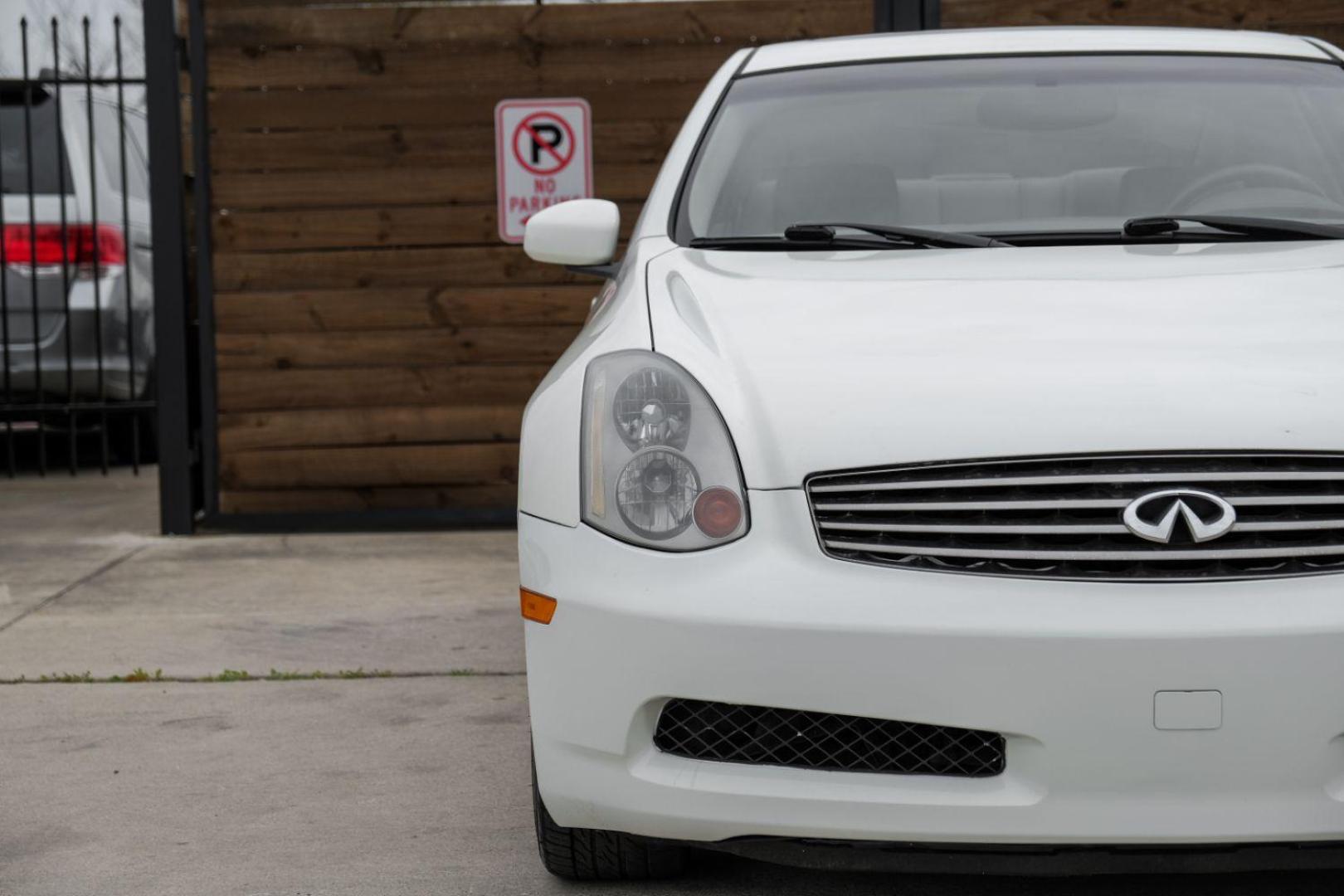 2005 WHITE Infiniti G35 Coupe (JNKCV54E55M) with an 3.5L V6 DOHC 24V engine, 5-Speed Automatic transmission, located at 2401 E Main St., Grand Prairie, TX, 75050, (972) 262-4440, 32.748981, -96.969643 - Photo#40