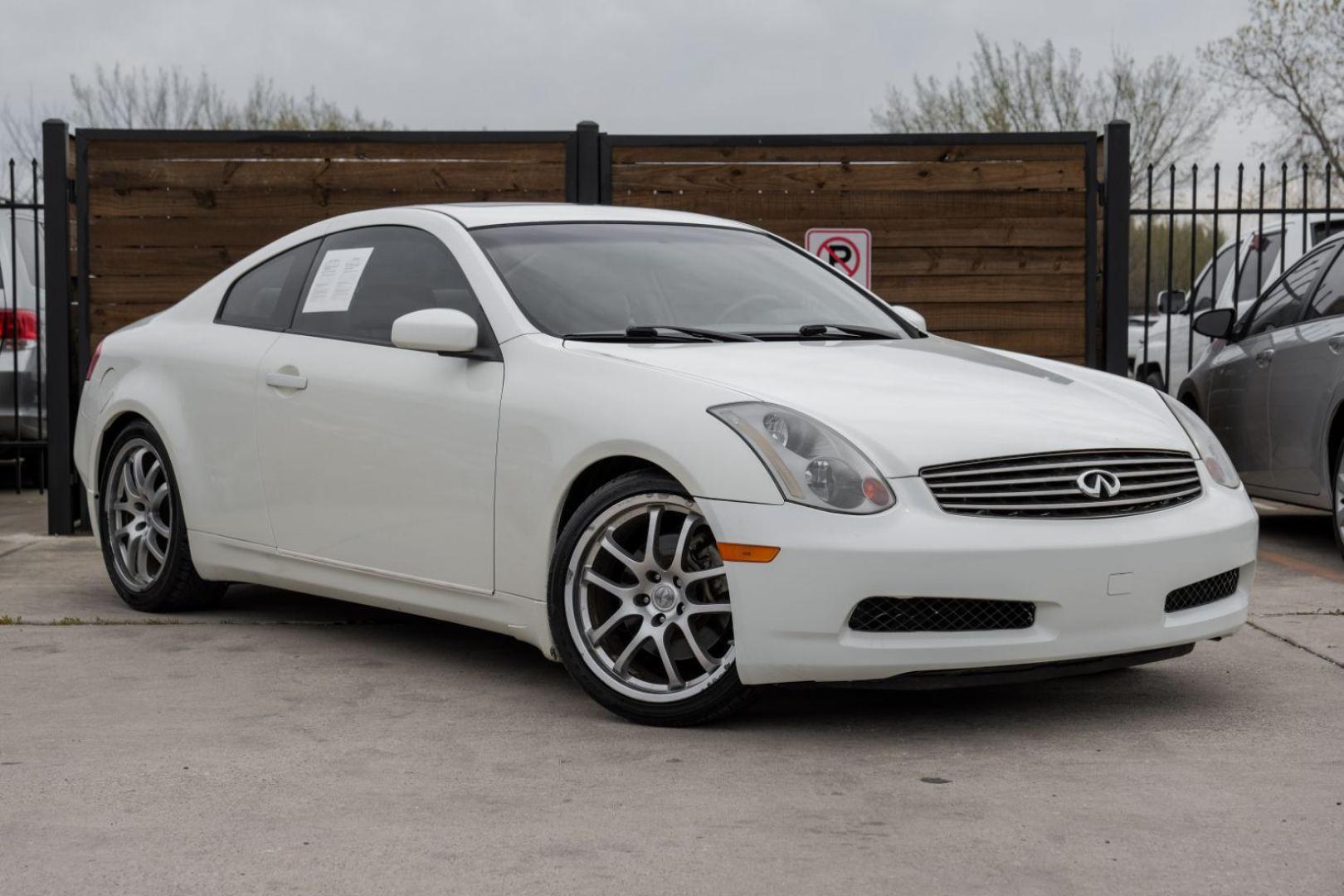 2005 WHITE Infiniti G35 Coupe (JNKCV54E55M) with an 3.5L V6 DOHC 24V engine, 5-Speed Automatic transmission, located at 2401 E Main St., Grand Prairie, TX, 75050, (972) 262-4440, 32.748981, -96.969643 - Photo#6