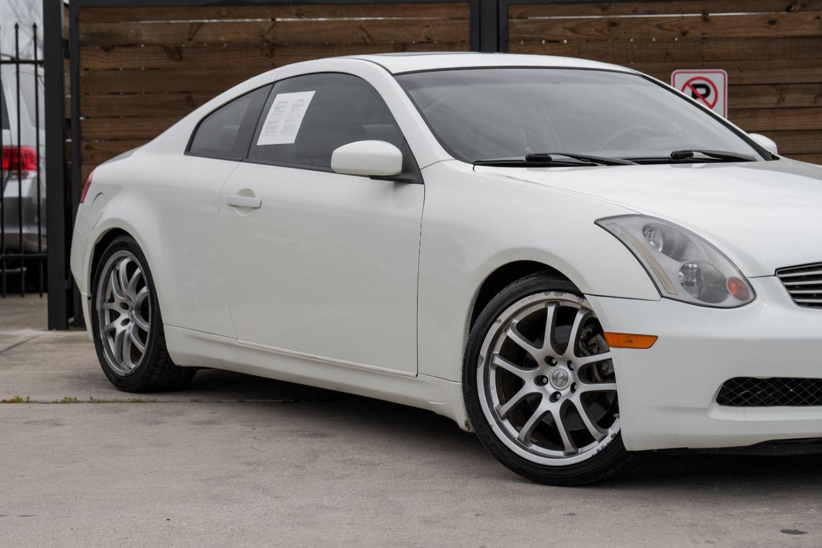 2005 WHITE Infiniti G35 Coupe (JNKCV54E55M) with an 3.5L V6 DOHC 24V engine, 5-Speed Automatic transmission, located at 2401 E Main St., Grand Prairie, TX, 75050, (972) 262-4440, 32.748981, -96.969643 - Photo#7