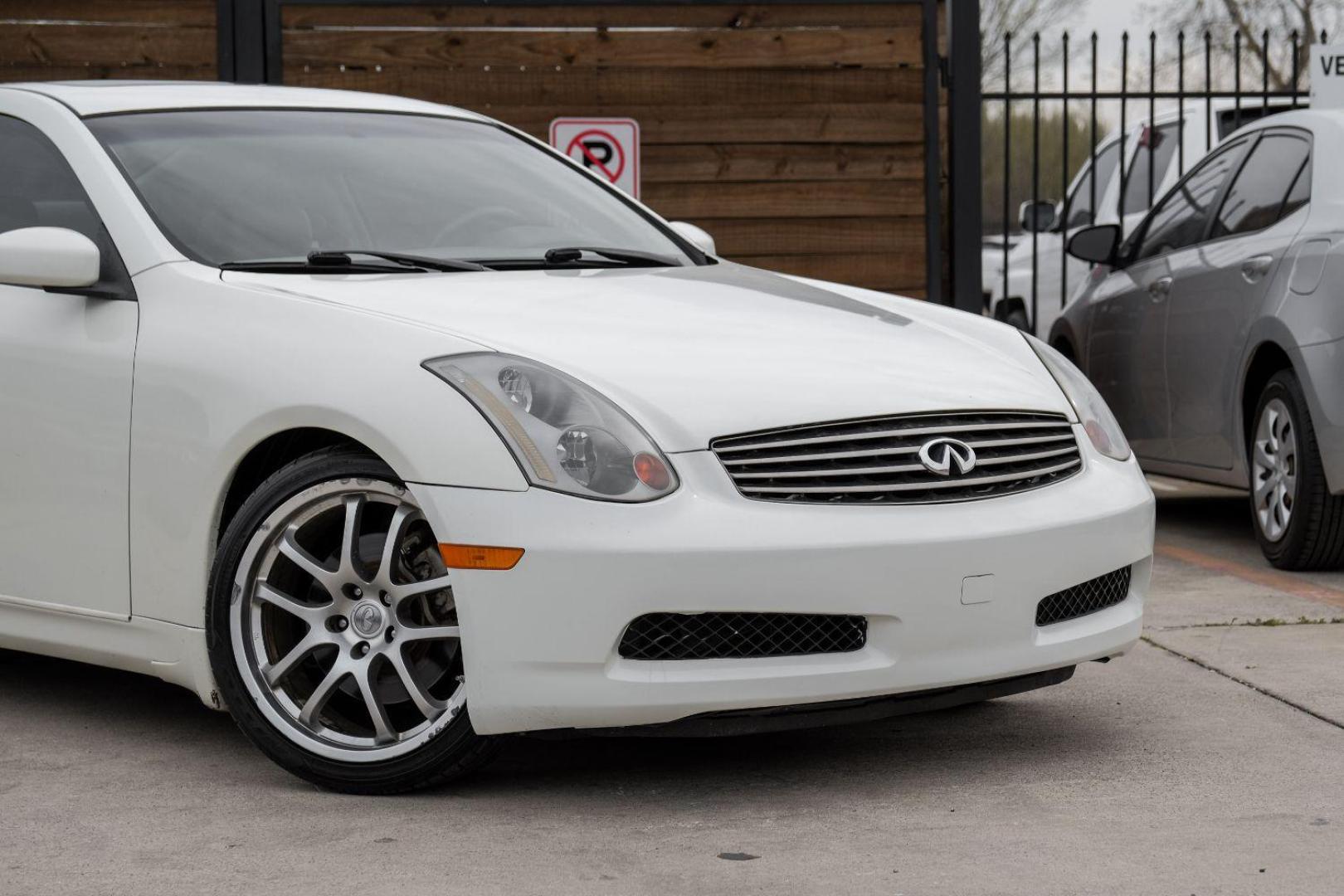 2005 WHITE Infiniti G35 Coupe (JNKCV54E55M) with an 3.5L V6 DOHC 24V engine, 5-Speed Automatic transmission, located at 2401 E Main St., Grand Prairie, TX, 75050, (972) 262-4440, 32.748981, -96.969643 - Photo#8