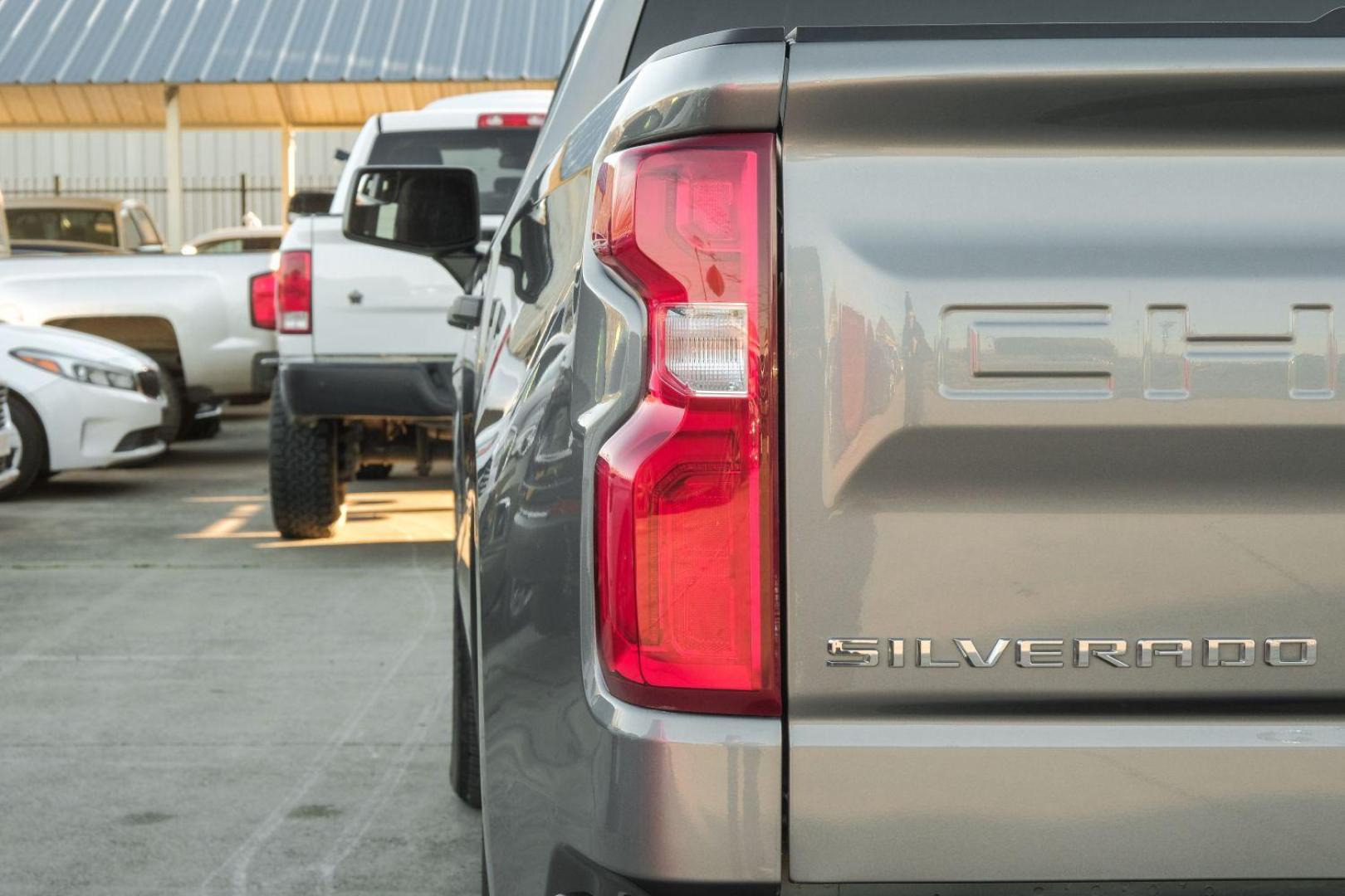 2019 GRAY Chevrolet Silverado 1500 Custom Crew Cab Short Box 2WD (3GCPWBEF3KG) with an 5.3L V8 OHV 16V engine, 6-Speed Automatic transmission, located at 2401 E Main St., Grand Prairie, TX, 75050, (972) 262-4440, 32.748981, -96.969643 - Photo#42