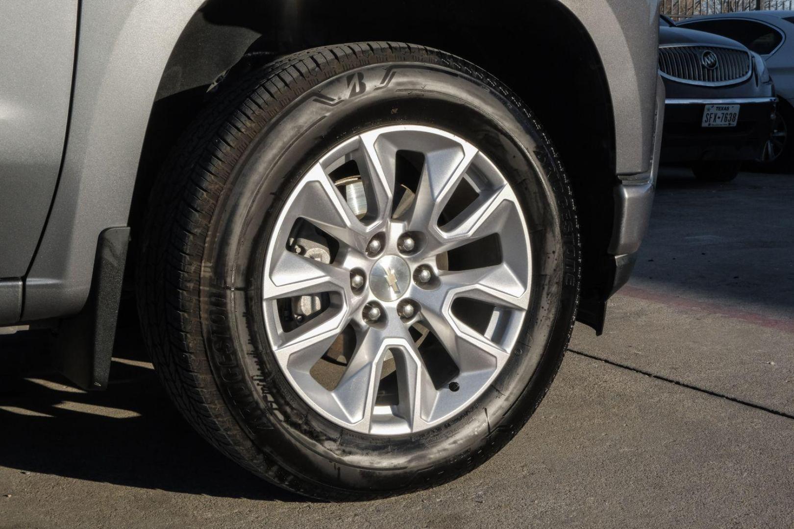 2019 GRAY Chevrolet Silverado 1500 Custom Crew Cab Short Box 2WD (3GCPWBEF3KG) with an 5.3L V8 OHV 16V engine, 6-Speed Automatic transmission, located at 2401 E Main St., Grand Prairie, TX, 75050, (972) 262-4440, 32.748981, -96.969643 - Photo#51