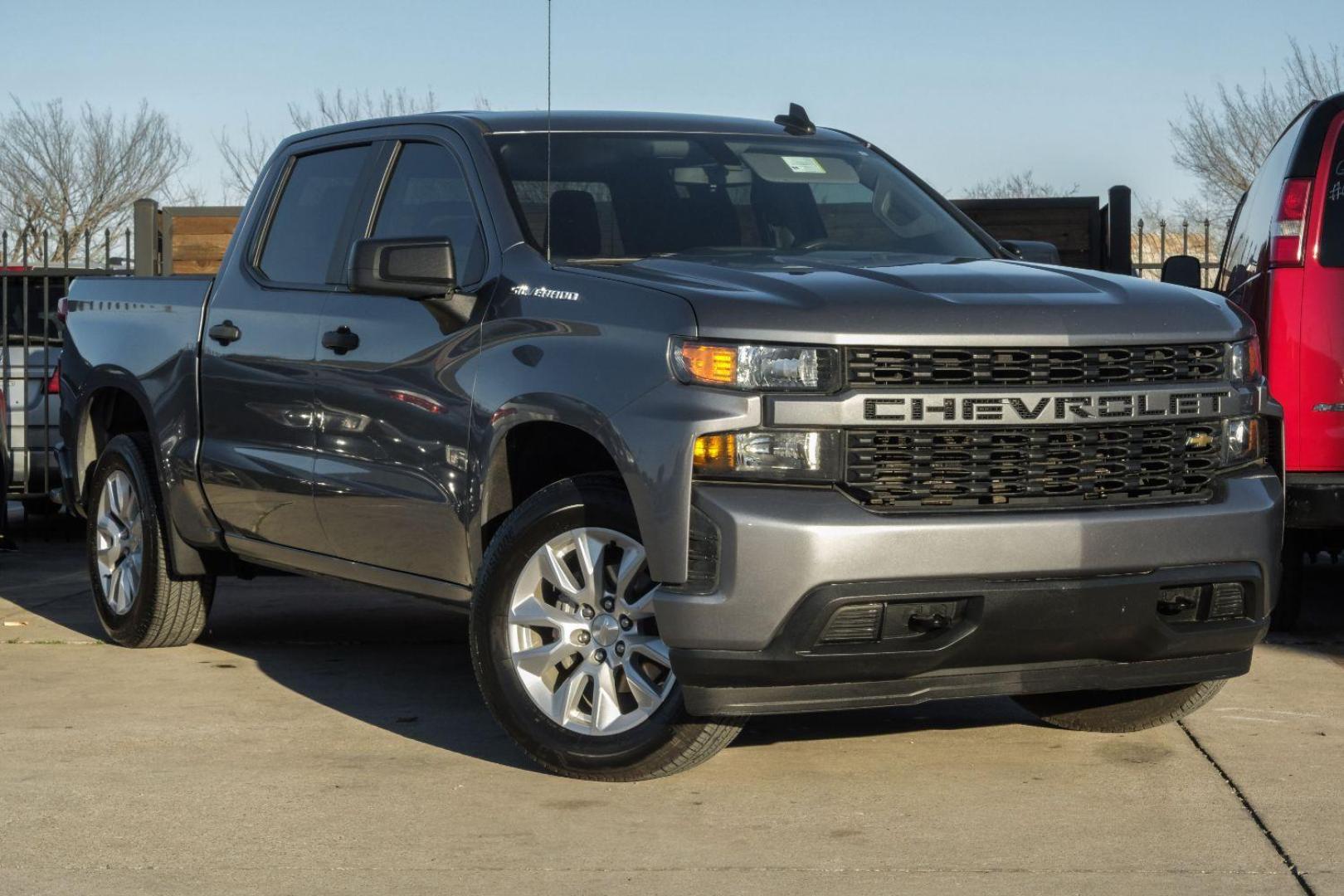 2019 GRAY Chevrolet Silverado 1500 Custom Crew Cab Short Box 2WD (3GCPWBEF3KG) with an 5.3L V8 OHV 16V engine, 6-Speed Automatic transmission, located at 2401 E Main St., Grand Prairie, TX, 75050, (972) 262-4440, 32.748981, -96.969643 - Photo#5