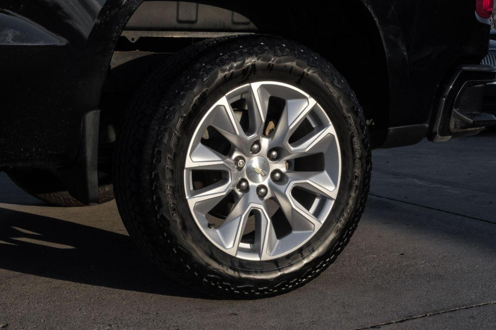 2019 BLACK Chevrolet Silverado 1500 Custom Double Cab 2WD (1GCRWBEF8KZ) with an 5.3L V8 OHV 16V engine, 6-Speed Automatic transmission, located at 2401 E Main St., Grand Prairie, TX, 75050, (972) 262-4440, 32.748981, -96.969643 - Photo#47