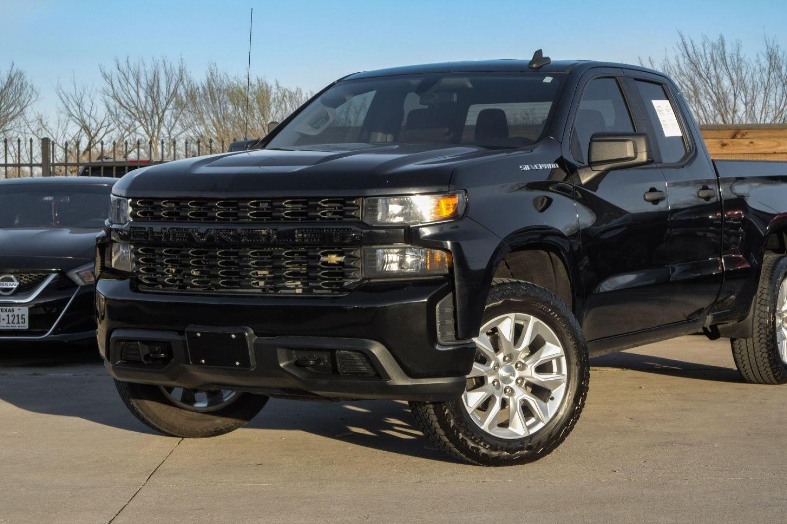 2019 BLACK Chevrolet Silverado 1500 Custom Double Cab 2WD (1GCRWBEF8KZ) with an 5.3L V8 OHV 16V engine, 6-Speed Automatic transmission, located at 2401 E Main St., Grand Prairie, TX, 75050, (972) 262-4440, 32.748981, -96.969643 - Photo#4