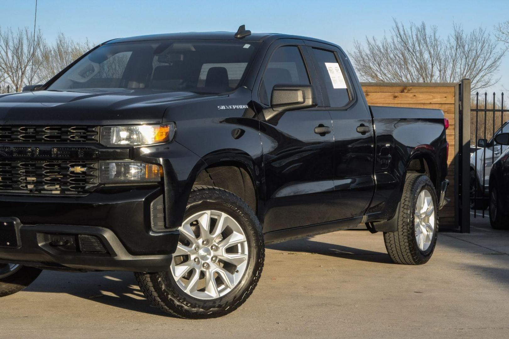 2019 BLACK Chevrolet Silverado 1500 Custom Double Cab 2WD (1GCRWBEF8KZ) with an 5.3L V8 OHV 16V engine, 6-Speed Automatic transmission, located at 2401 E Main St., Grand Prairie, TX, 75050, (972) 262-4440, 32.748981, -96.969643 - Photo#5