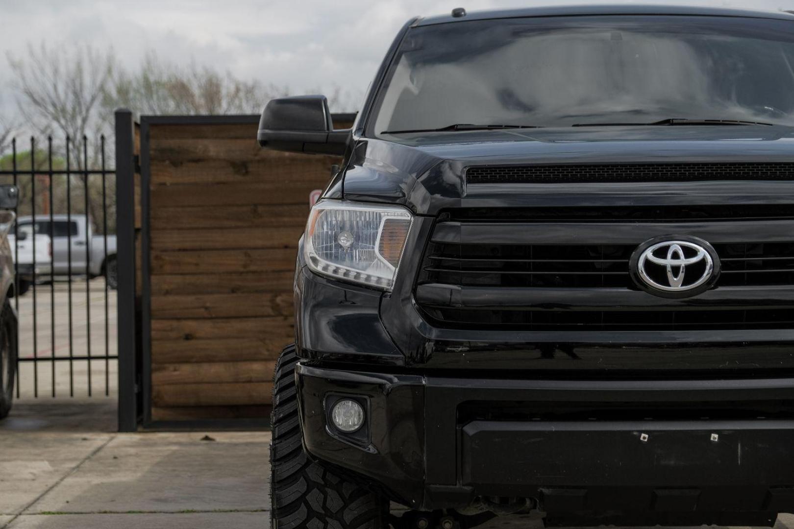 2015 BLACK Toyota Tundra SR5 5.7L V8 FFV CrewMax 4WD (5TFDW5F19FX) with an 5.7L V8 DOHC 32V FFV engine, 6-Speed Automatic transmission, located at 2401 E Main St., Grand Prairie, TX, 75050, (972) 262-4440, 32.748981, -96.969643 - Photo#47