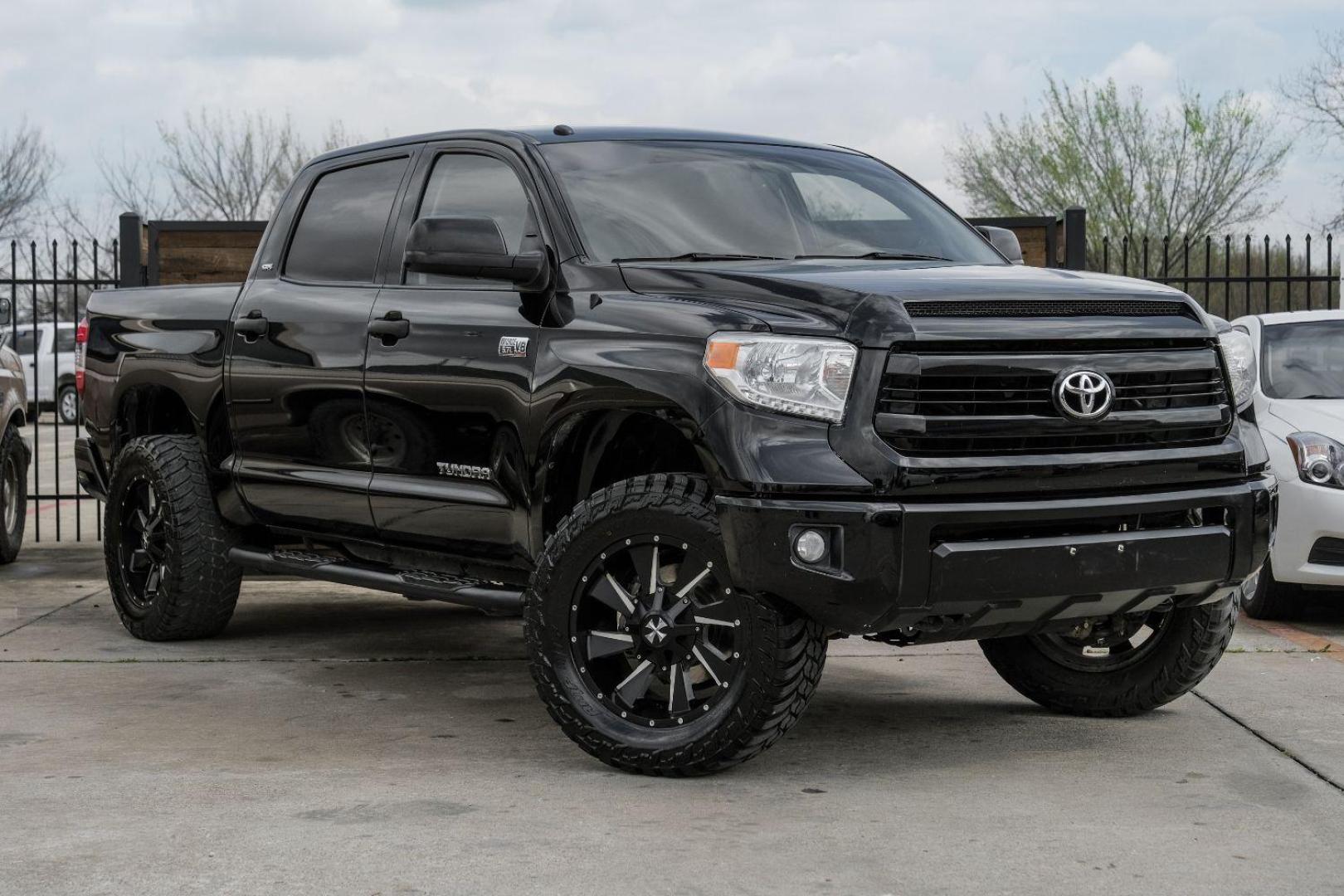 2015 BLACK Toyota Tundra SR5 5.7L V8 FFV CrewMax 4WD (5TFDW5F19FX) with an 5.7L V8 DOHC 32V FFV engine, 6-Speed Automatic transmission, located at 2401 E Main St., Grand Prairie, TX, 75050, (972) 262-4440, 32.748981, -96.969643 - Photo#5