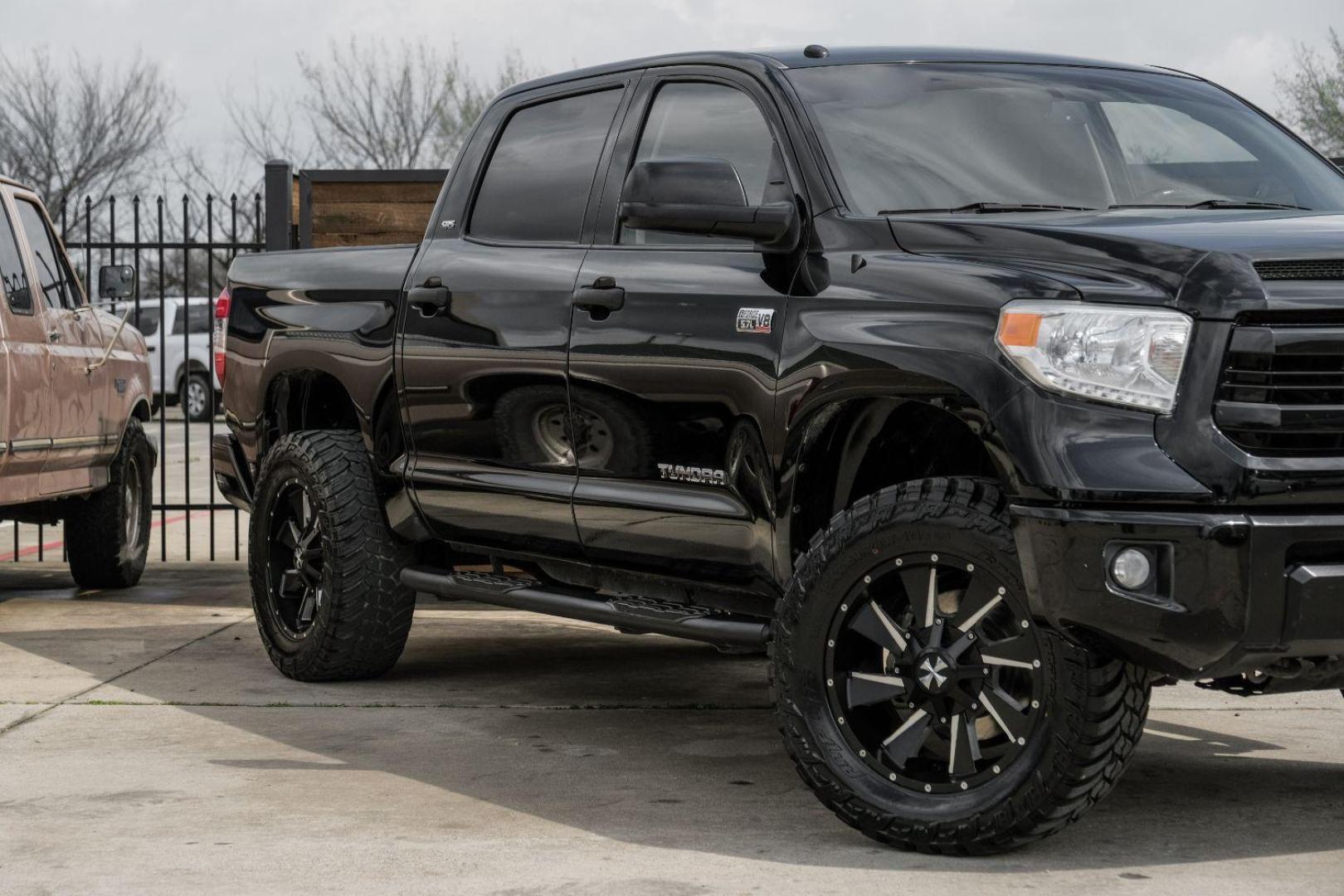 2015 BLACK Toyota Tundra SR5 5.7L V8 FFV CrewMax 4WD (5TFDW5F19FX) with an 5.7L V8 DOHC 32V FFV engine, 6-Speed Automatic transmission, located at 2401 E Main St., Grand Prairie, TX, 75050, (972) 262-4440, 32.748981, -96.969643 - Photo#6