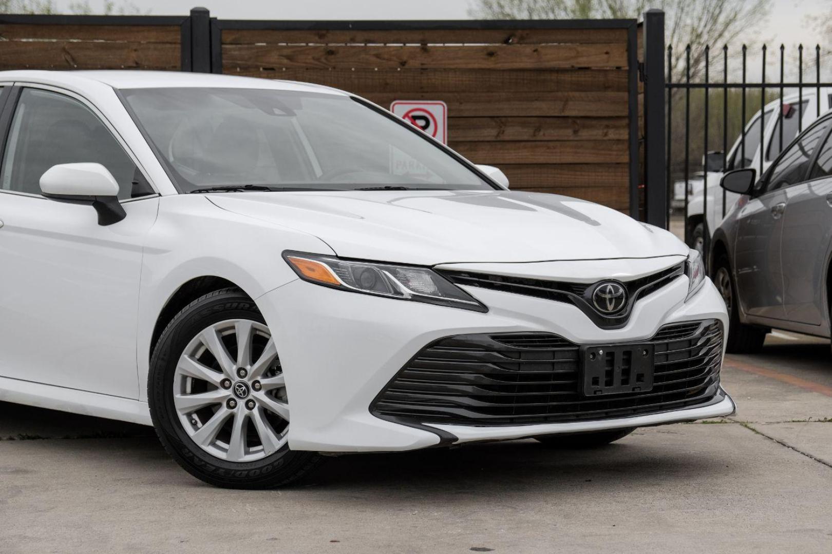 2019 White Toyota Camry LE (4T1B11HK8KU) with an 2.5L L4 DOHC 16V engine, 8-Speed Automatic transmission, located at 2401 E Main St., Grand Prairie, TX, 75050, (972) 262-4440, 32.748981, -96.969643 - Photo#7