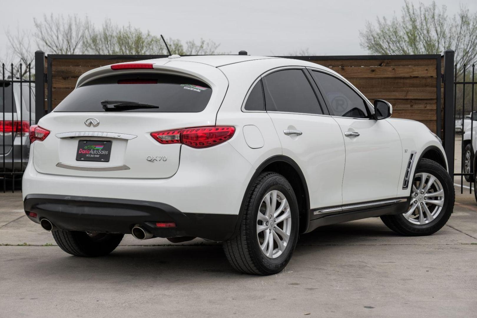 2017 WHITE Infiniti QX70 Base (JN8CS1MU0HM) with an 3.7L V6 DOHC 24V engine, 7-Speed Automatic transmission, located at 2401 E Main St., Grand Prairie, TX, 75050, (972) 262-4440, 32.748981, -96.969643 - Photo#10