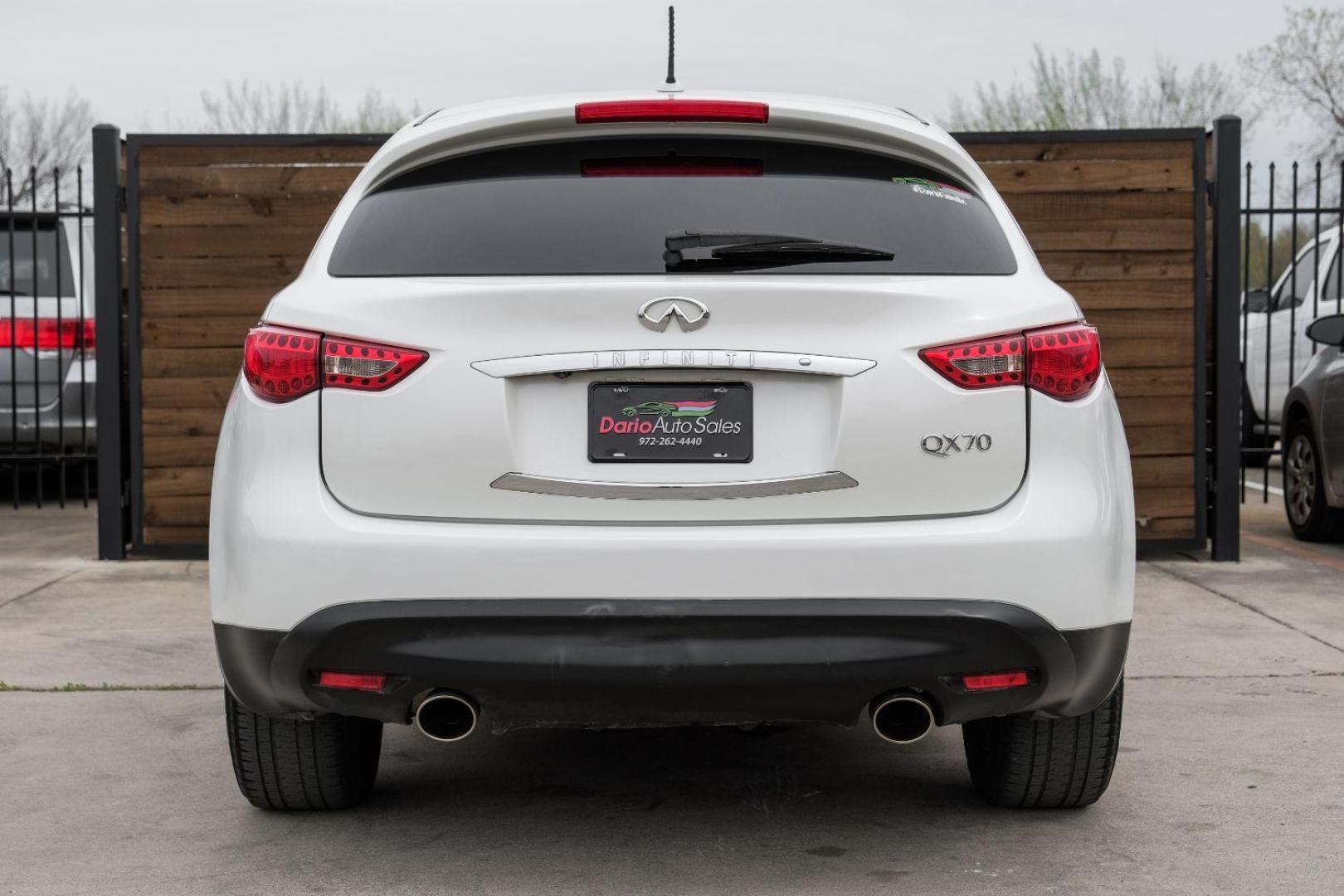 2017 WHITE Infiniti QX70 Base (JN8CS1MU0HM) with an 3.7L V6 DOHC 24V engine, 7-Speed Automatic transmission, located at 2401 E Main St., Grand Prairie, TX, 75050, (972) 262-4440, 32.748981, -96.969643 - Photo#11