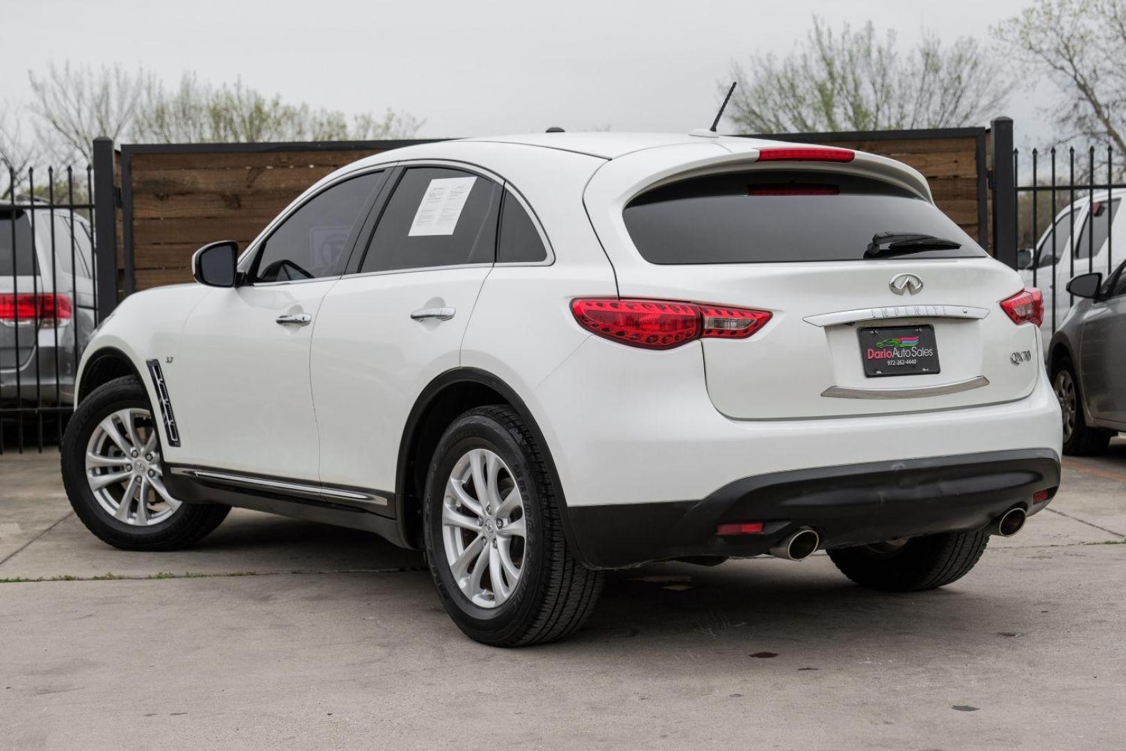 2017 WHITE Infiniti QX70 Base (JN8CS1MU0HM) with an 3.7L V6 DOHC 24V engine, 7-Speed Automatic transmission, located at 2401 E Main St., Grand Prairie, TX, 75050, (972) 262-4440, 32.748981, -96.969643 - Photo#12