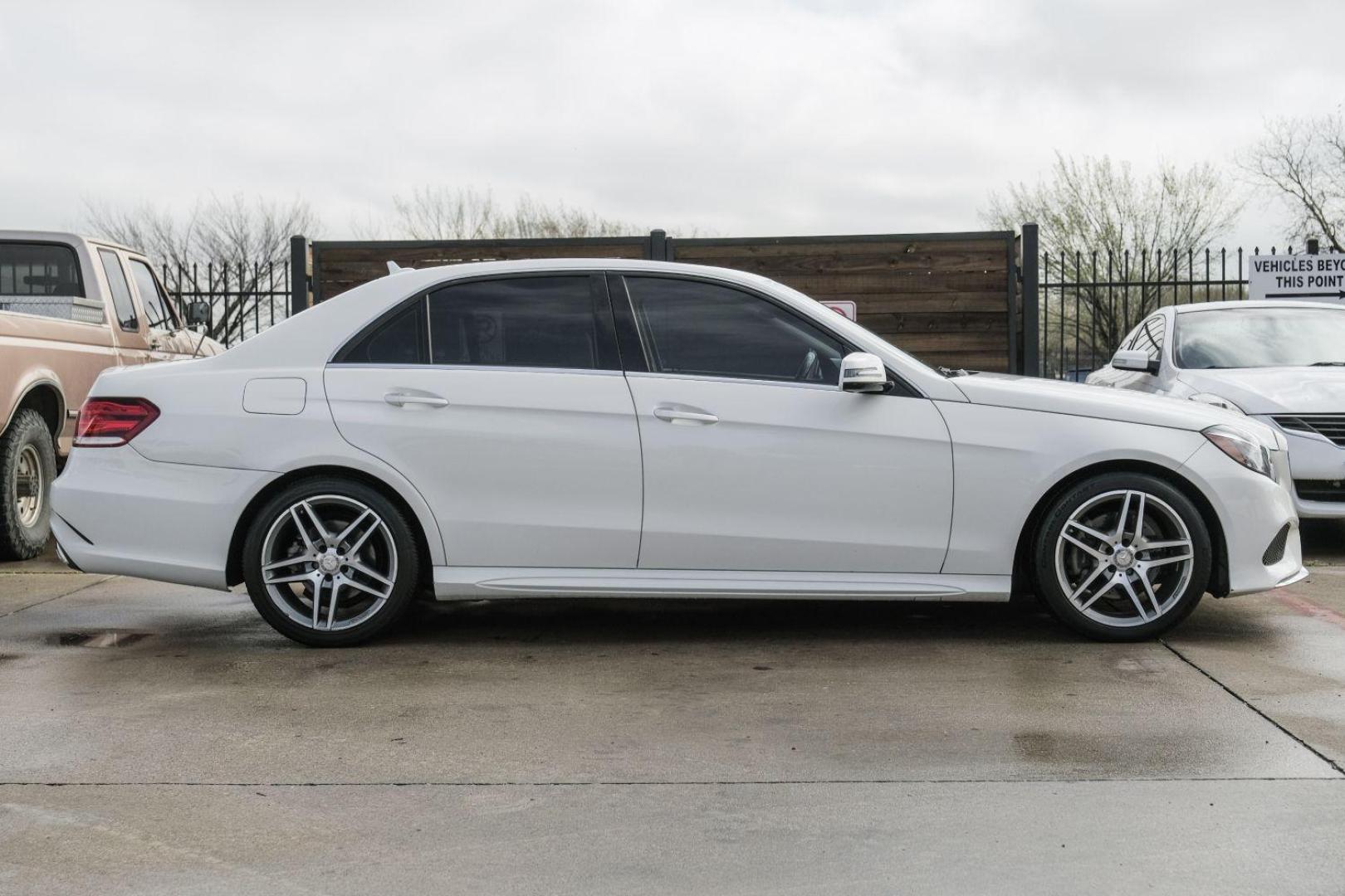 2015 WHITE Mercedes-Benz E-Class E350 Sport Sedan (WDDHF5KB2FB) with an 3.5L V6 DOHC 24V engine, 7-Speed Automatic transmission, located at 2401 E Main St., Grand Prairie, TX, 75050, (972) 262-4440, 32.748981, -96.969643 - Photo#9