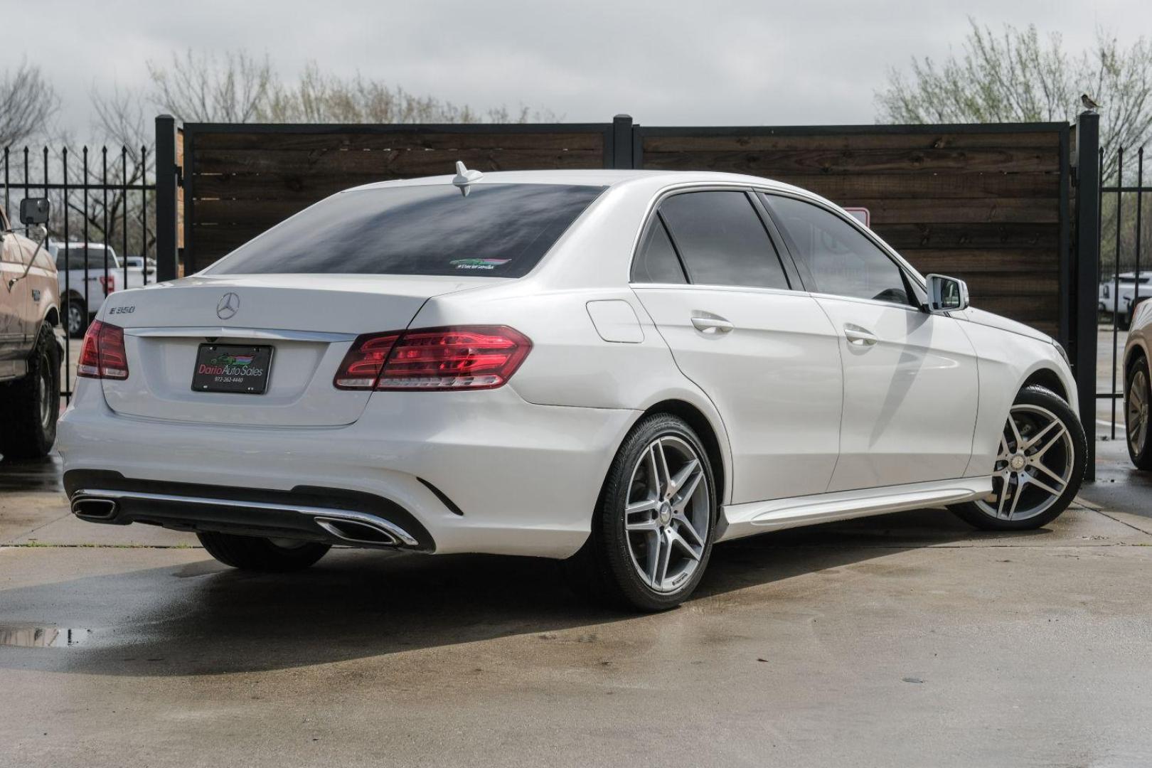 2015 WHITE Mercedes-Benz E-Class E350 Sport Sedan (WDDHF5KB2FB) with an 3.5L V6 DOHC 24V engine, 7-Speed Automatic transmission, located at 2401 E Main St., Grand Prairie, TX, 75050, (972) 262-4440, 32.748981, -96.969643 - Photo#10