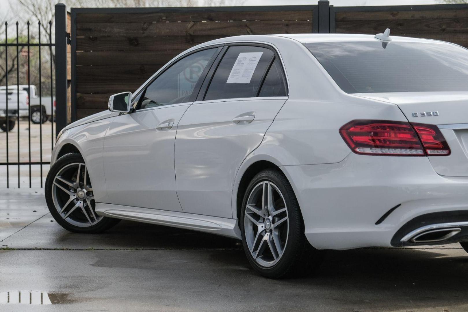 2015 WHITE Mercedes-Benz E-Class E350 Sport Sedan (WDDHF5KB2FB) with an 3.5L V6 DOHC 24V engine, 7-Speed Automatic transmission, located at 2401 E Main St., Grand Prairie, TX, 75050, (972) 262-4440, 32.748981, -96.969643 - Photo#13