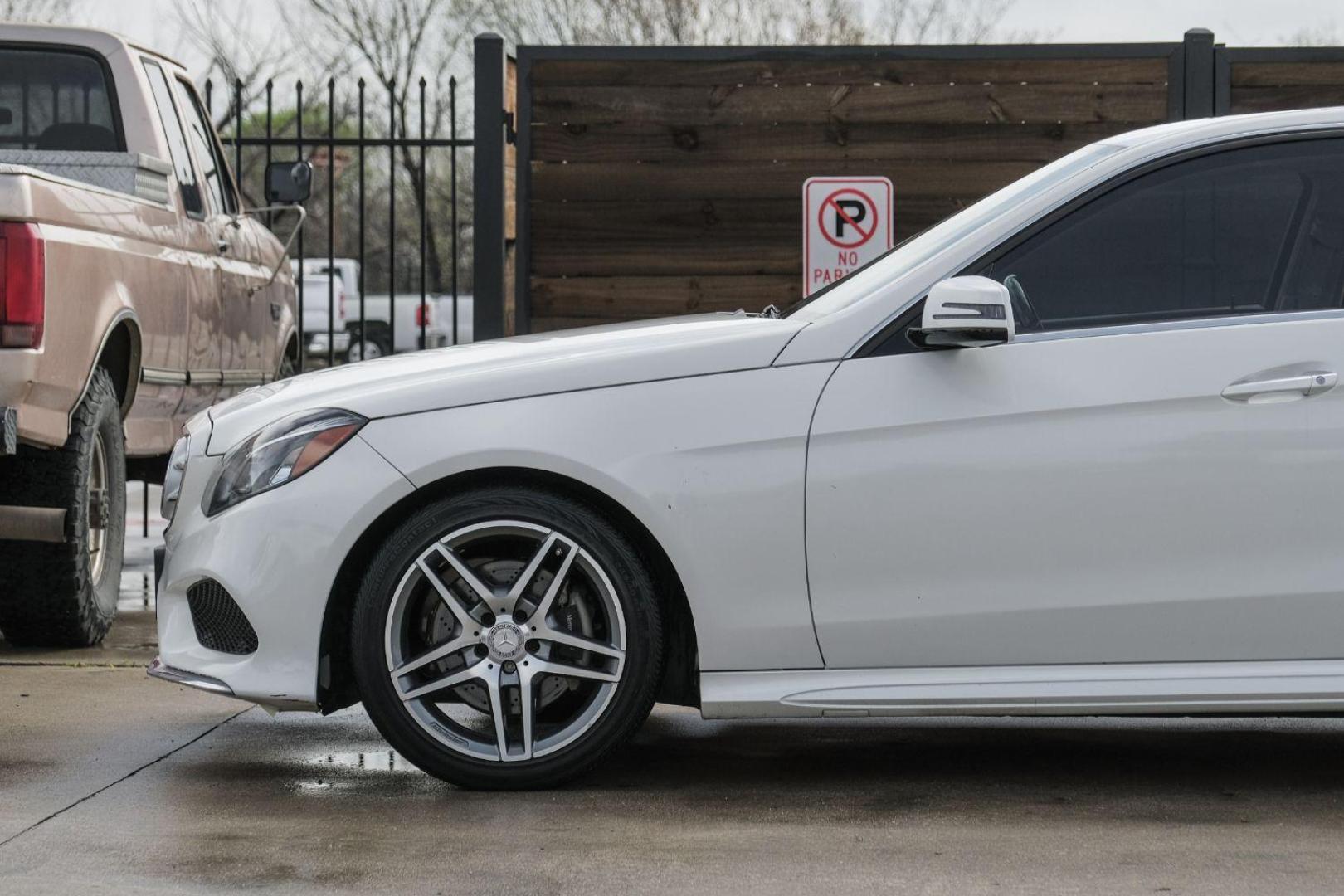 2015 WHITE Mercedes-Benz E-Class E350 Sport Sedan (WDDHF5KB2FB) with an 3.5L V6 DOHC 24V engine, 7-Speed Automatic transmission, located at 2401 E Main St., Grand Prairie, TX, 75050, (972) 262-4440, 32.748981, -96.969643 - Photo#16