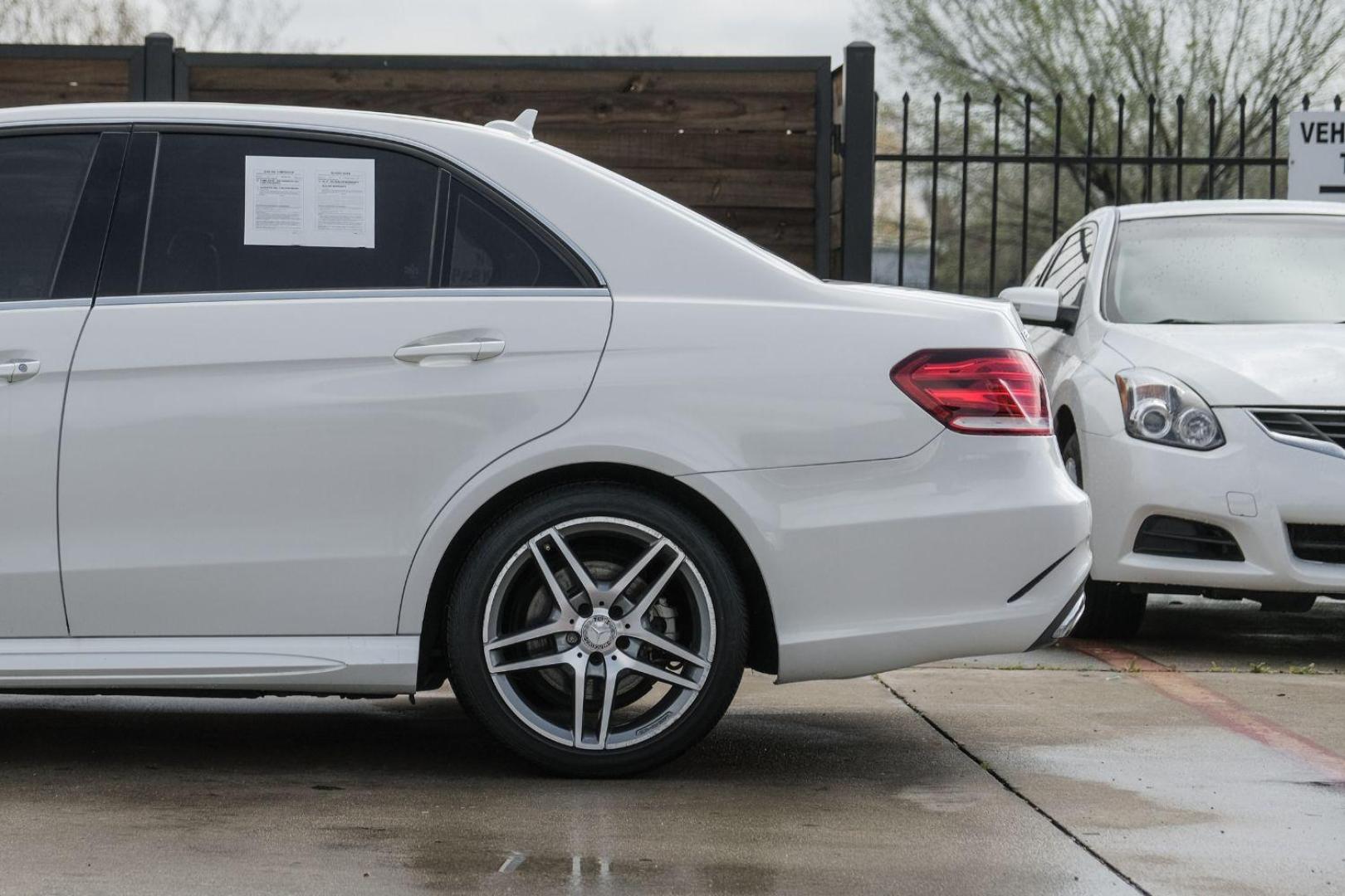 2015 WHITE Mercedes-Benz E-Class E350 Sport Sedan (WDDHF5KB2FB) with an 3.5L V6 DOHC 24V engine, 7-Speed Automatic transmission, located at 2401 E Main St., Grand Prairie, TX, 75050, (972) 262-4440, 32.748981, -96.969643 - Photo#17