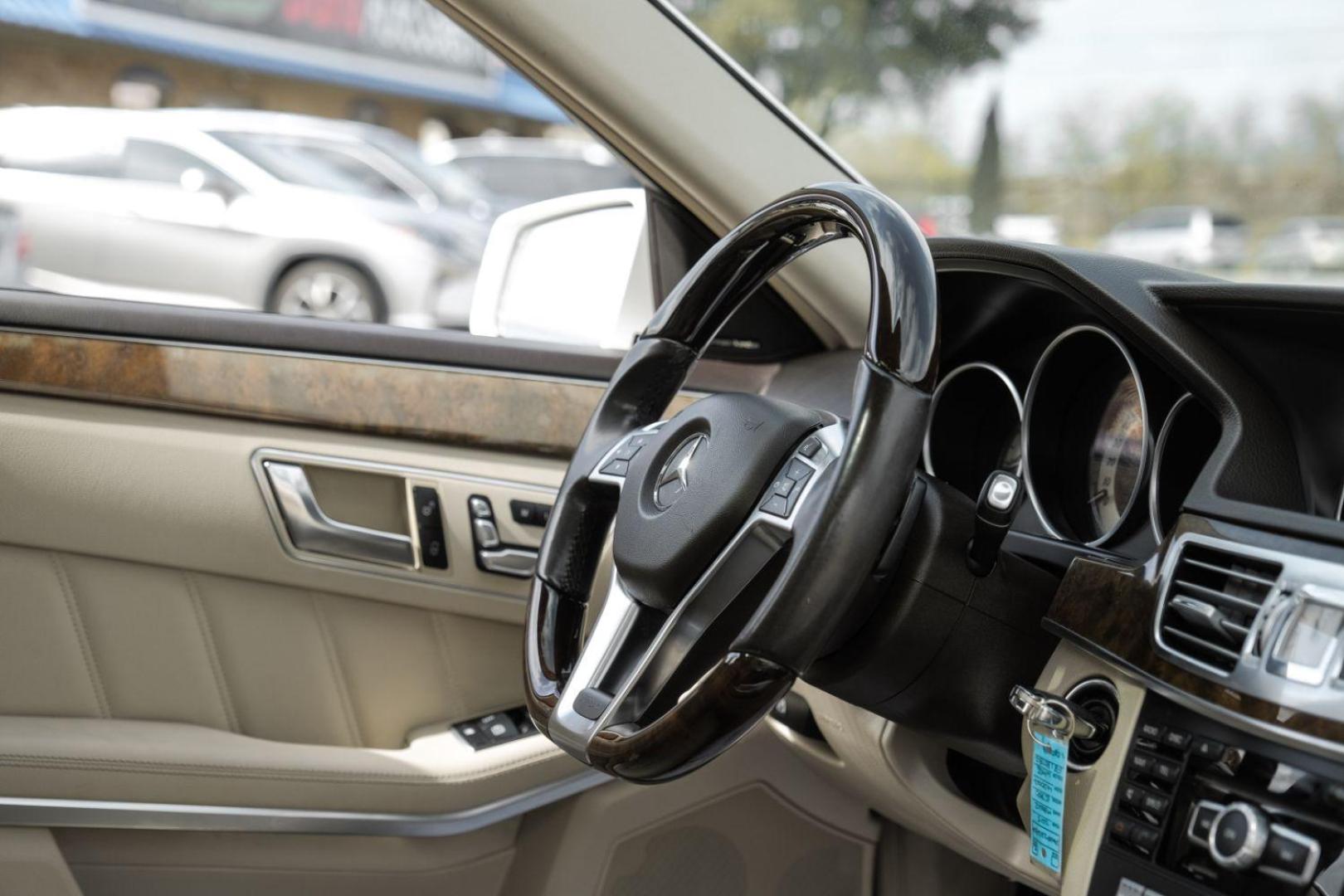 2015 WHITE Mercedes-Benz E-Class E350 Sport Sedan (WDDHF5KB2FB) with an 3.5L V6 DOHC 24V engine, 7-Speed Automatic transmission, located at 2401 E Main St., Grand Prairie, TX, 75050, (972) 262-4440, 32.748981, -96.969643 - Photo#20