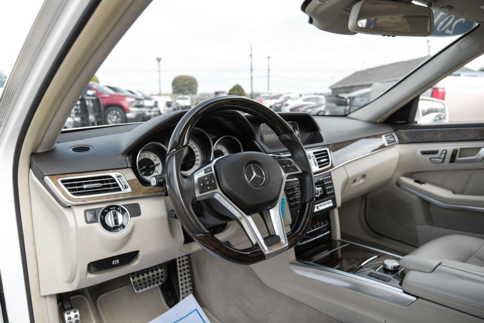 2015 WHITE Mercedes-Benz E-Class E350 Sport Sedan (WDDHF5KB2FB) with an 3.5L V6 DOHC 24V engine, 7-Speed Automatic transmission, located at 2401 E Main St., Grand Prairie, TX, 75050, (972) 262-4440, 32.748981, -96.969643 - Photo#2