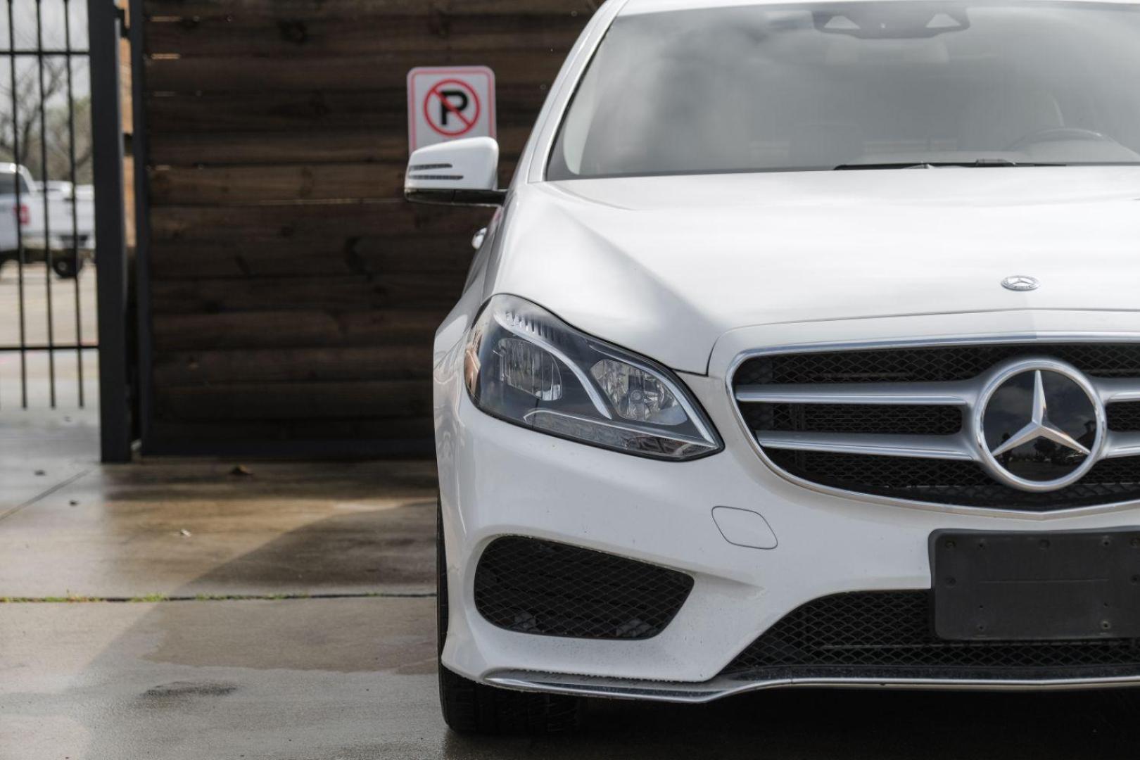 2015 WHITE Mercedes-Benz E-Class E350 Sport Sedan (WDDHF5KB2FB) with an 3.5L V6 DOHC 24V engine, 7-Speed Automatic transmission, located at 2401 E Main St., Grand Prairie, TX, 75050, (972) 262-4440, 32.748981, -96.969643 - Photo#48