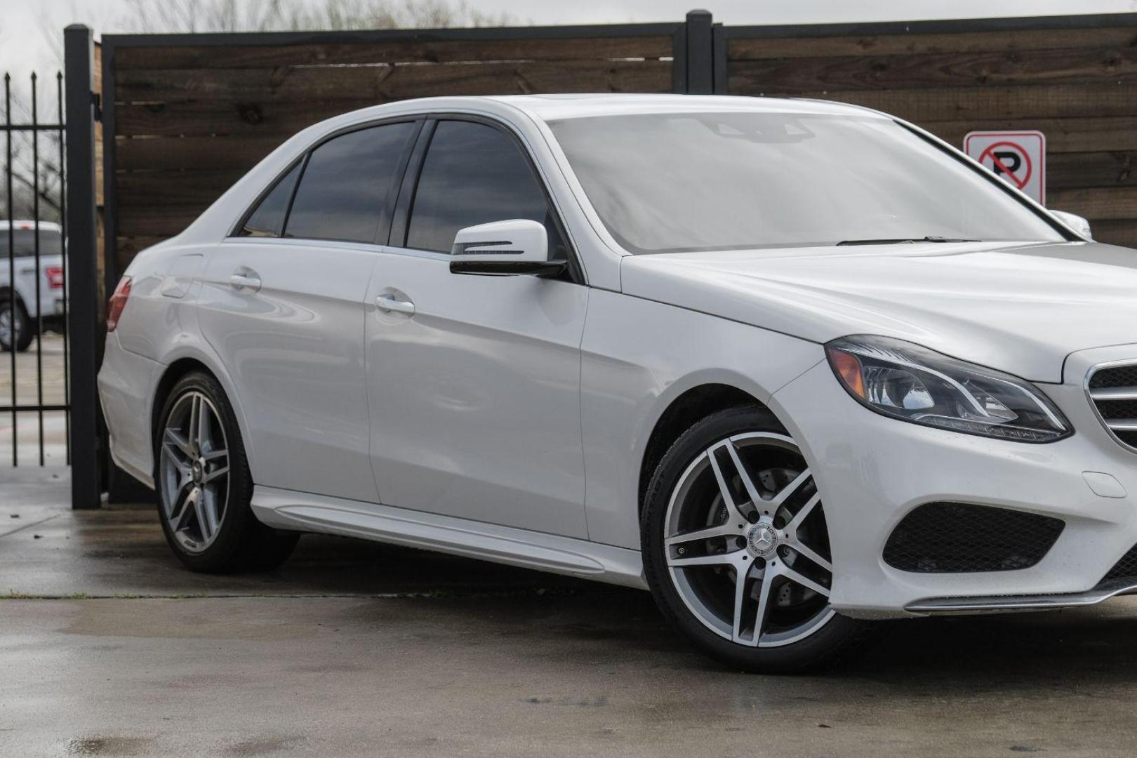 2015 WHITE Mercedes-Benz E-Class E350 Sport Sedan (WDDHF5KB2FB) with an 3.5L V6 DOHC 24V engine, 7-Speed Automatic transmission, located at 2401 E Main St., Grand Prairie, TX, 75050, (972) 262-4440, 32.748981, -96.969643 - Photo#7