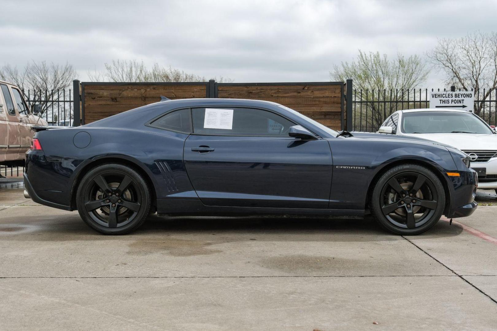 2015 BLUE Chevrolet Camaro 2LT Coupe (2G1FF1E38F9) with an 3.6L V6 DOHC 24V FFV engine, 6-Speed Automatic transmission, located at 2401 E Main St., Grand Prairie, TX, 75050, (972) 262-4440, 32.748981, -96.969643 - Photo#9