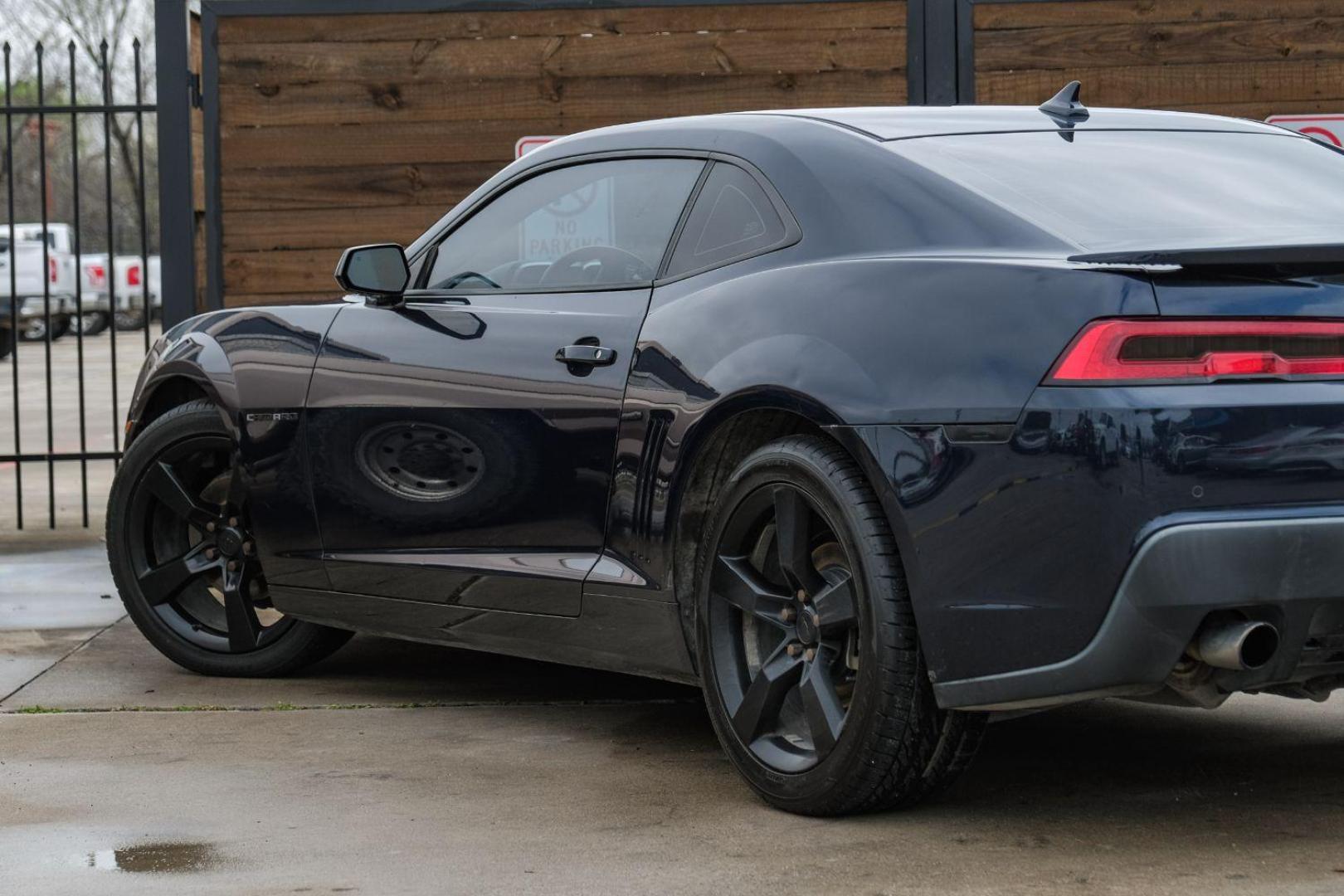 2015 BLUE Chevrolet Camaro 2LT Coupe (2G1FF1E38F9) with an 3.6L V6 DOHC 24V FFV engine, 6-Speed Automatic transmission, located at 2401 E Main St., Grand Prairie, TX, 75050, (972) 262-4440, 32.748981, -96.969643 - Photo#13