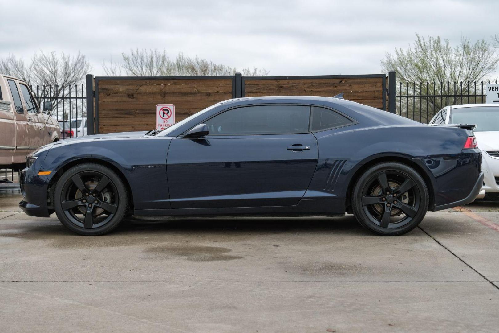 2015 BLUE Chevrolet Camaro 2LT Coupe (2G1FF1E38F9) with an 3.6L V6 DOHC 24V FFV engine, 6-Speed Automatic transmission, located at 2401 E Main St., Grand Prairie, TX, 75050, (972) 262-4440, 32.748981, -96.969643 - Photo#15