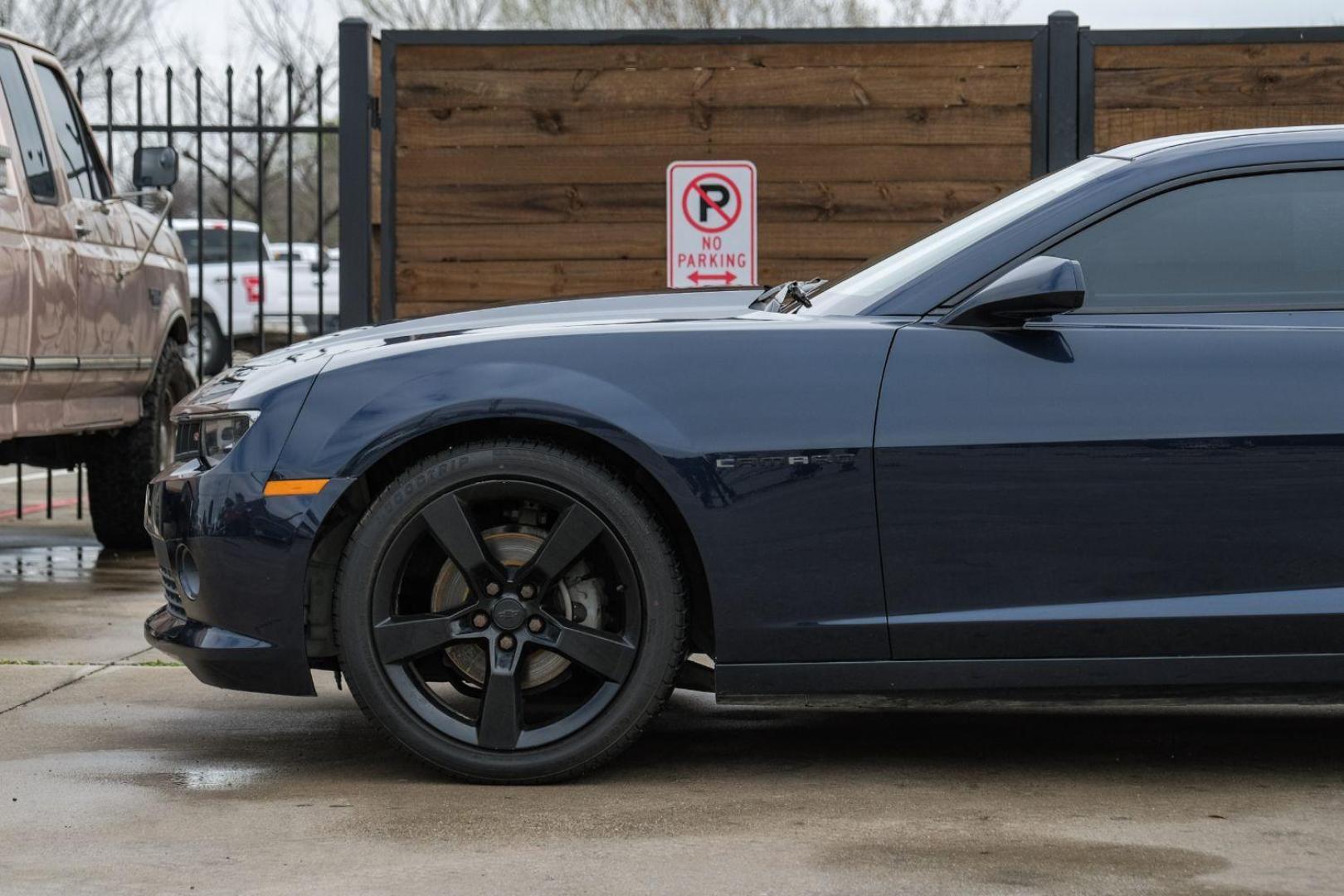 2015 BLUE Chevrolet Camaro 2LT Coupe (2G1FF1E38F9) with an 3.6L V6 DOHC 24V FFV engine, 6-Speed Automatic transmission, located at 2401 E Main St., Grand Prairie, TX, 75050, (972) 262-4440, 32.748981, -96.969643 - Photo#16