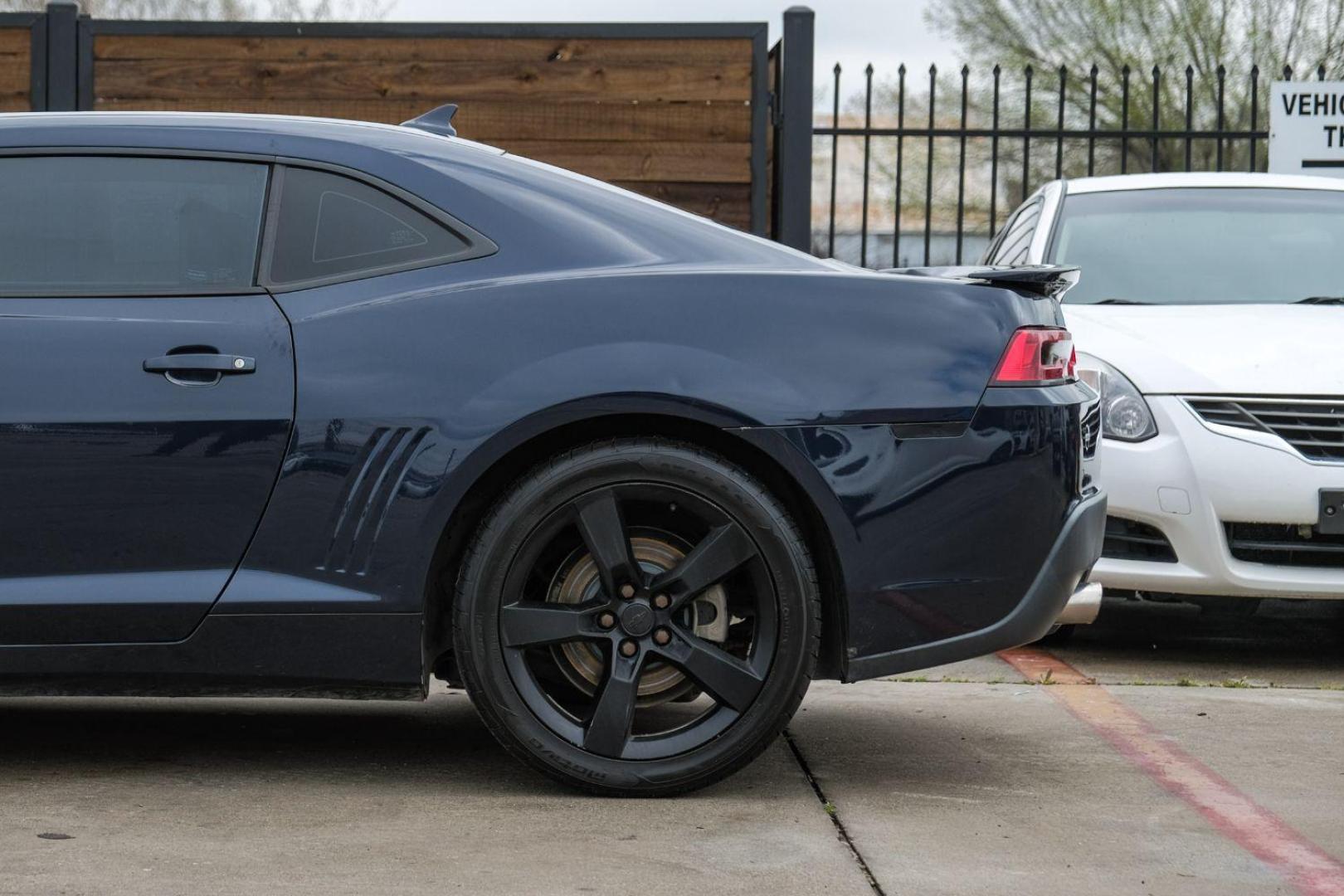 2015 BLUE Chevrolet Camaro 2LT Coupe (2G1FF1E38F9) with an 3.6L V6 DOHC 24V FFV engine, 6-Speed Automatic transmission, located at 2401 E Main St., Grand Prairie, TX, 75050, (972) 262-4440, 32.748981, -96.969643 - Photo#17