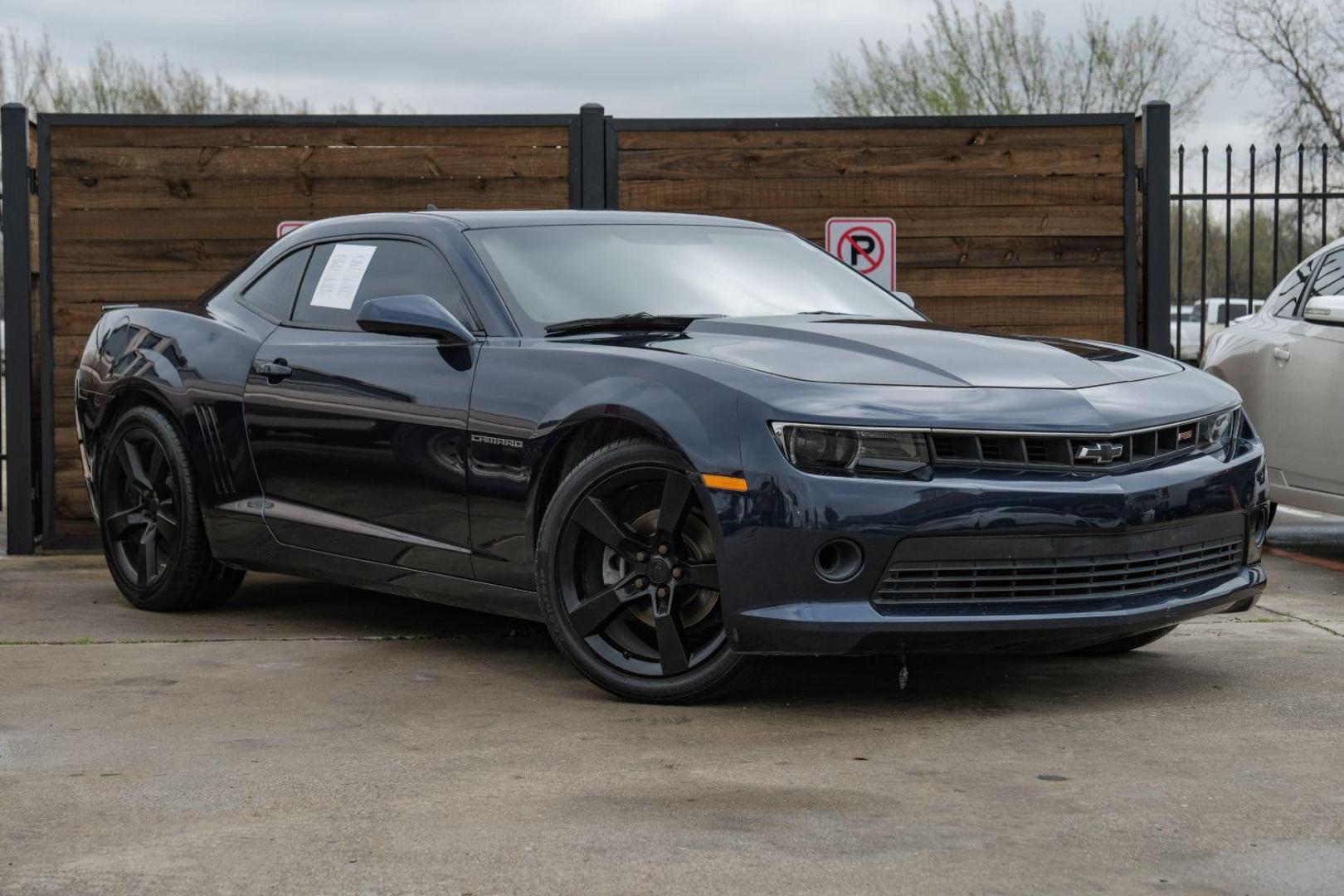 2015 BLUE Chevrolet Camaro 2LT Coupe (2G1FF1E38F9) with an 3.6L V6 DOHC 24V FFV engine, 6-Speed Automatic transmission, located at 2401 E Main St., Grand Prairie, TX, 75050, (972) 262-4440, 32.748981, -96.969643 - Photo#6