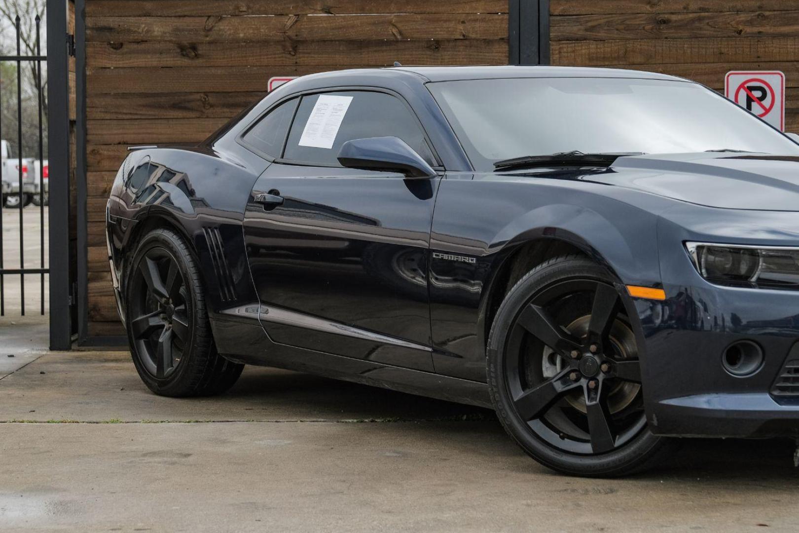 2015 BLUE Chevrolet Camaro 2LT Coupe (2G1FF1E38F9) with an 3.6L V6 DOHC 24V FFV engine, 6-Speed Automatic transmission, located at 2401 E Main St., Grand Prairie, TX, 75050, (972) 262-4440, 32.748981, -96.969643 - Photo#7