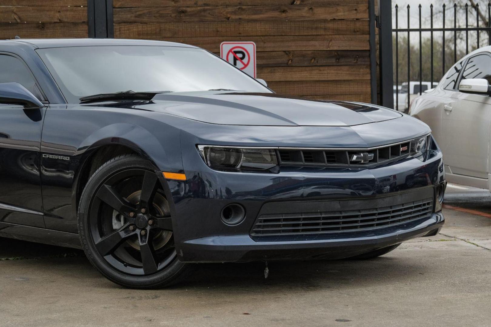 2015 BLUE Chevrolet Camaro 2LT Coupe (2G1FF1E38F9) with an 3.6L V6 DOHC 24V FFV engine, 6-Speed Automatic transmission, located at 2401 E Main St., Grand Prairie, TX, 75050, (972) 262-4440, 32.748981, -96.969643 - Photo#8