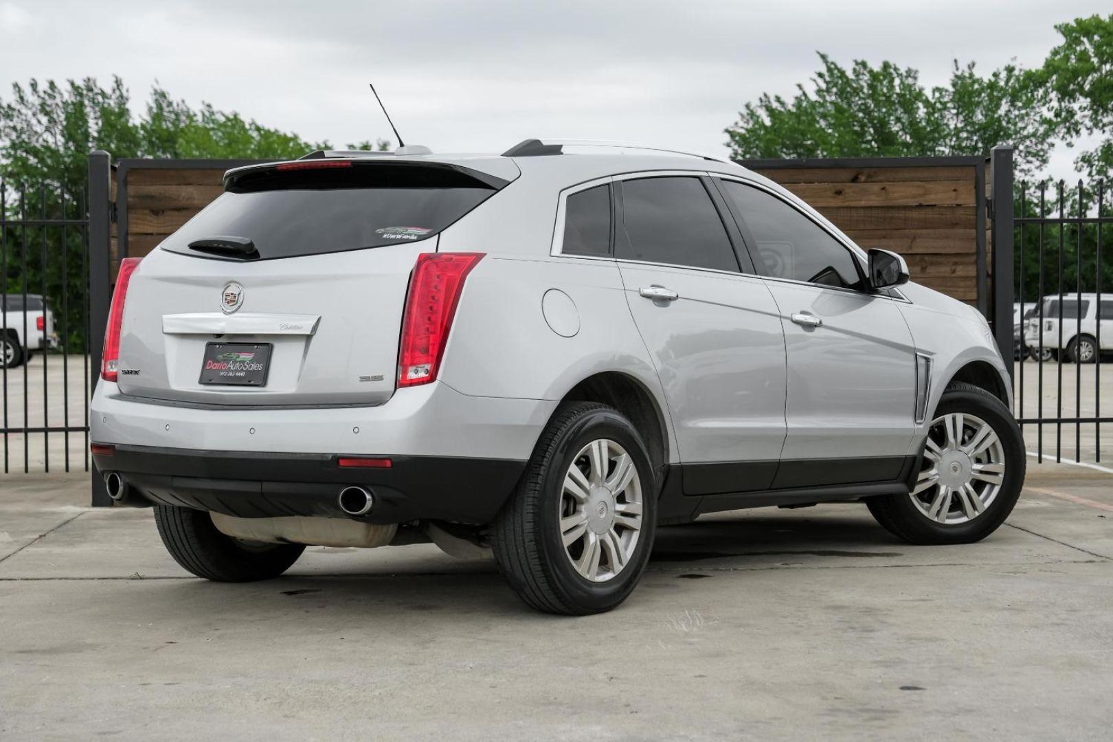 2015 Silver Cadillac SRX Luxury Collection FWD (3GYFNBE34FS) with an 3.6L V6 DOHC 24V FFV engine, 6-Speed Automatic transmission, located at 2401 E Main St., Grand Prairie, TX, 75050, (972) 262-4440, 32.748981, -96.969643 - Photo#10