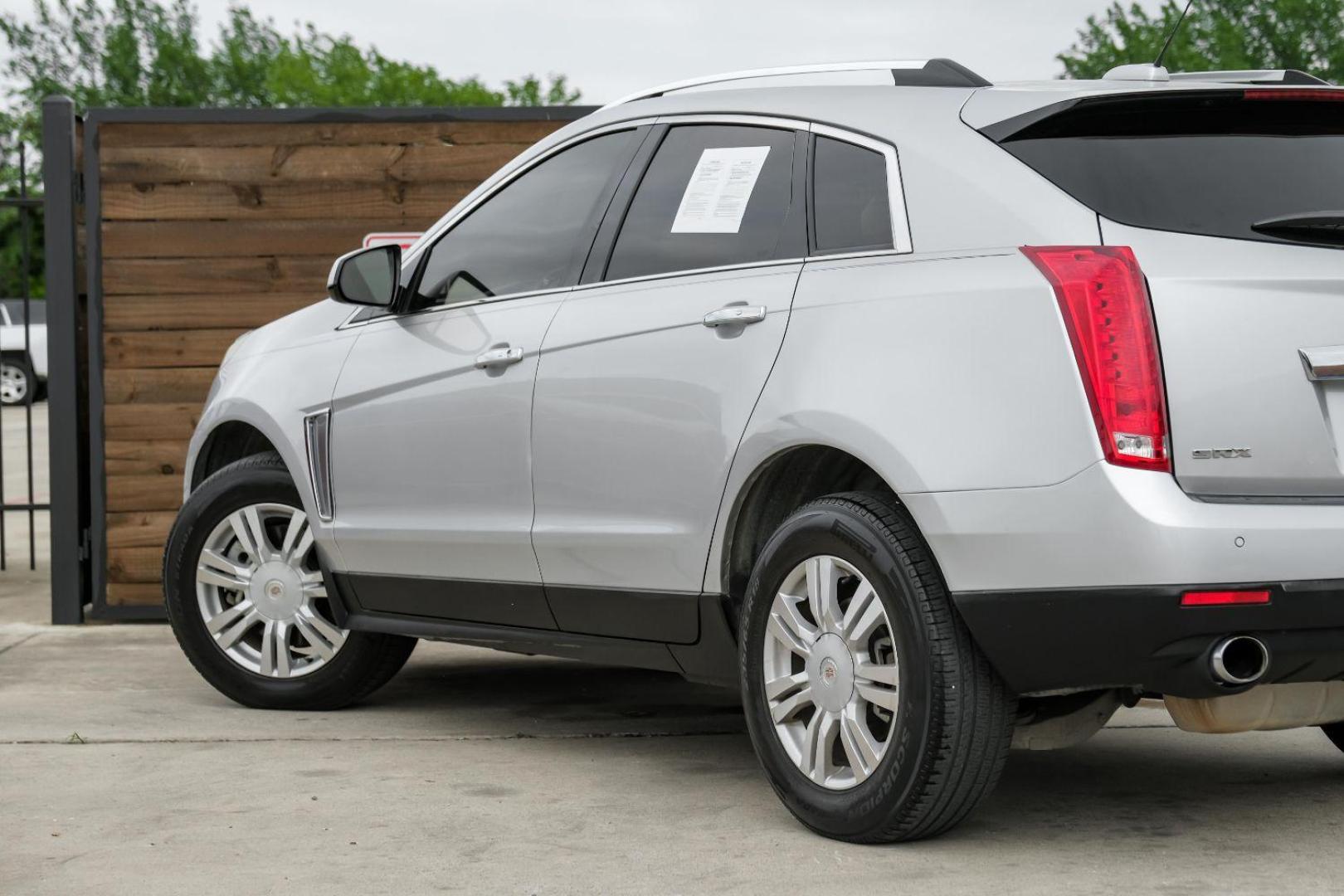 2015 Silver Cadillac SRX Luxury Collection FWD (3GYFNBE34FS) with an 3.6L V6 DOHC 24V FFV engine, 6-Speed Automatic transmission, located at 2401 E Main St., Grand Prairie, TX, 75050, (972) 262-4440, 32.748981, -96.969643 - Photo#13