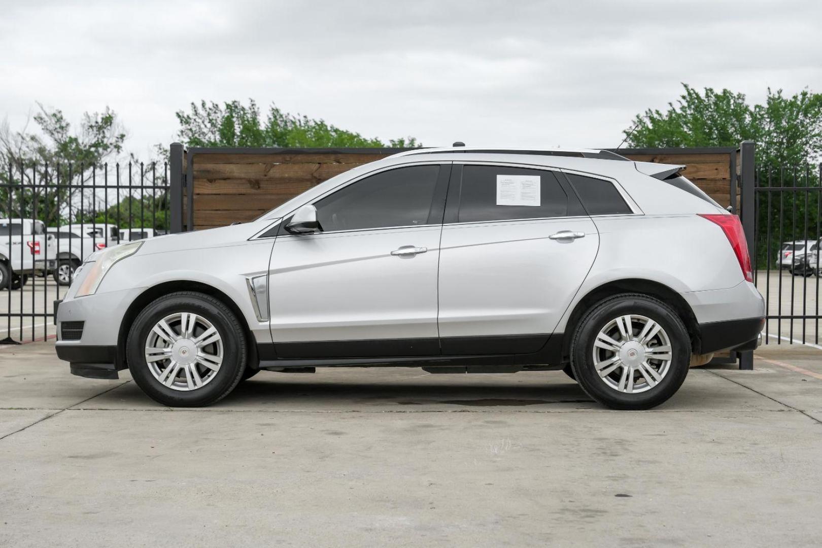 2015 Silver Cadillac SRX Luxury Collection FWD (3GYFNBE34FS) with an 3.6L V6 DOHC 24V FFV engine, 6-Speed Automatic transmission, located at 2401 E Main St., Grand Prairie, TX, 75050, (972) 262-4440, 32.748981, -96.969643 - Photo#15