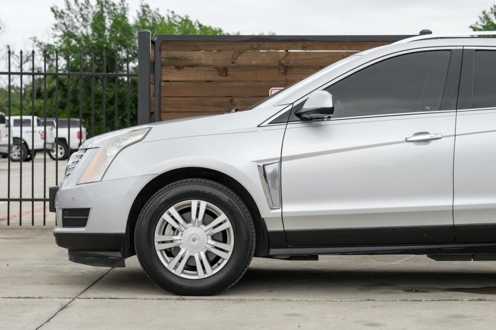 2015 Silver Cadillac SRX Luxury Collection FWD (3GYFNBE34FS) with an 3.6L V6 DOHC 24V FFV engine, 6-Speed Automatic transmission, located at 2401 E Main St., Grand Prairie, TX, 75050, (972) 262-4440, 32.748981, -96.969643 - Photo#16