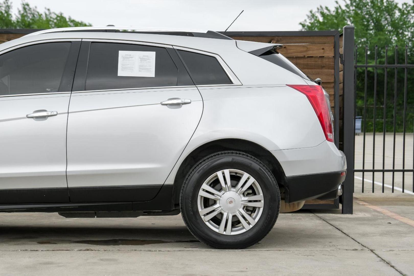 2015 Silver Cadillac SRX Luxury Collection FWD (3GYFNBE34FS) with an 3.6L V6 DOHC 24V FFV engine, 6-Speed Automatic transmission, located at 2401 E Main St., Grand Prairie, TX, 75050, (972) 262-4440, 32.748981, -96.969643 - Photo#17